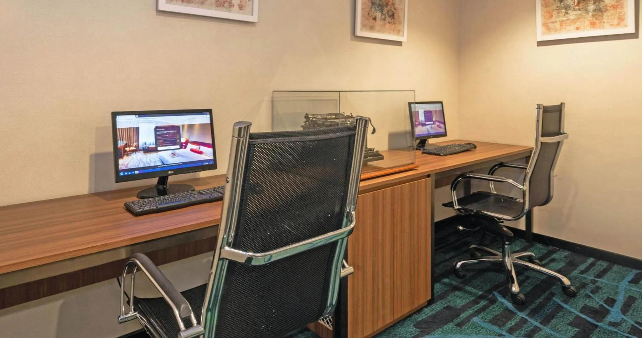 Business facilities in Gumaya Tower Hotel