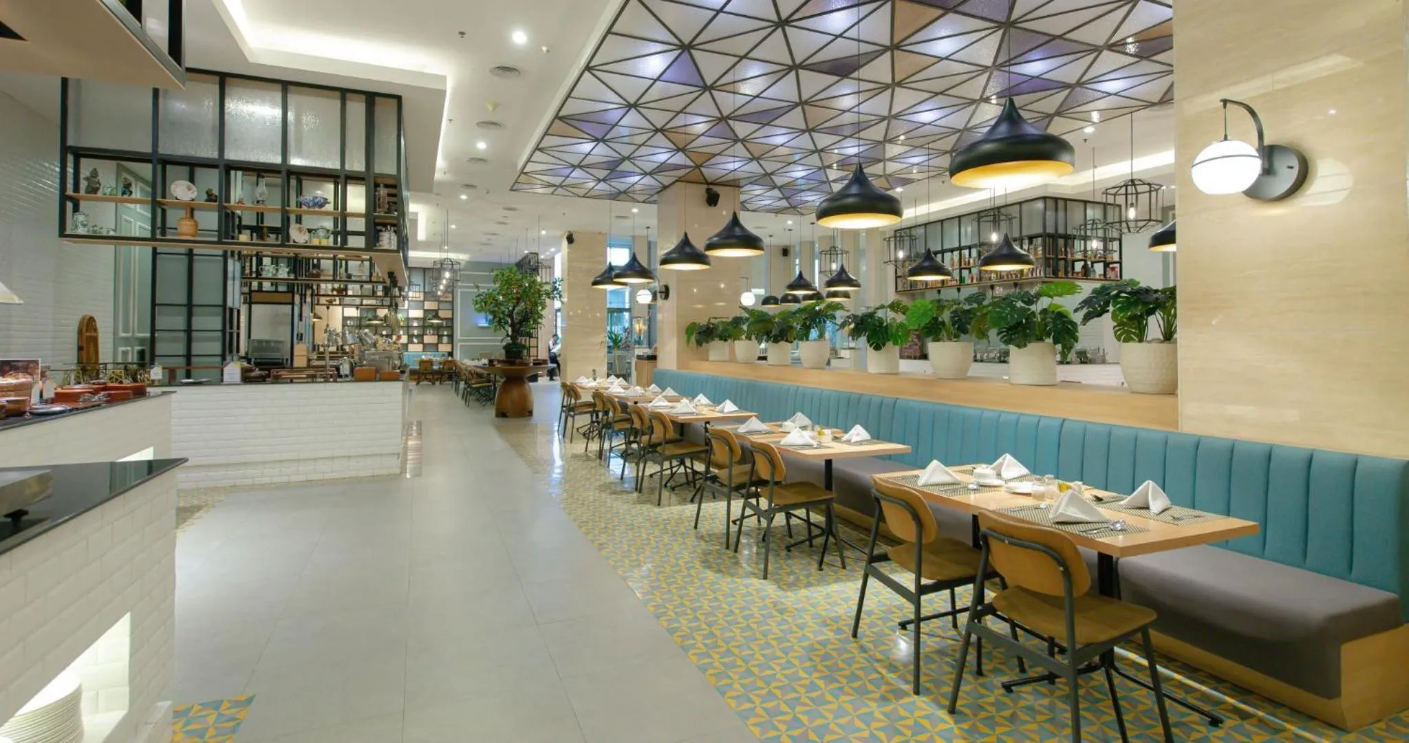 Restaurant/places to eat in Gumaya Tower Hotel