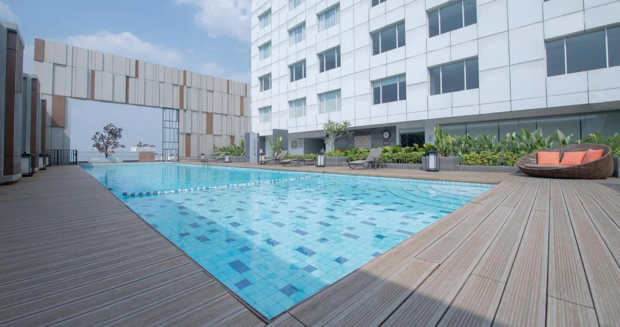 Swimming pool in Gumaya Tower Hotel