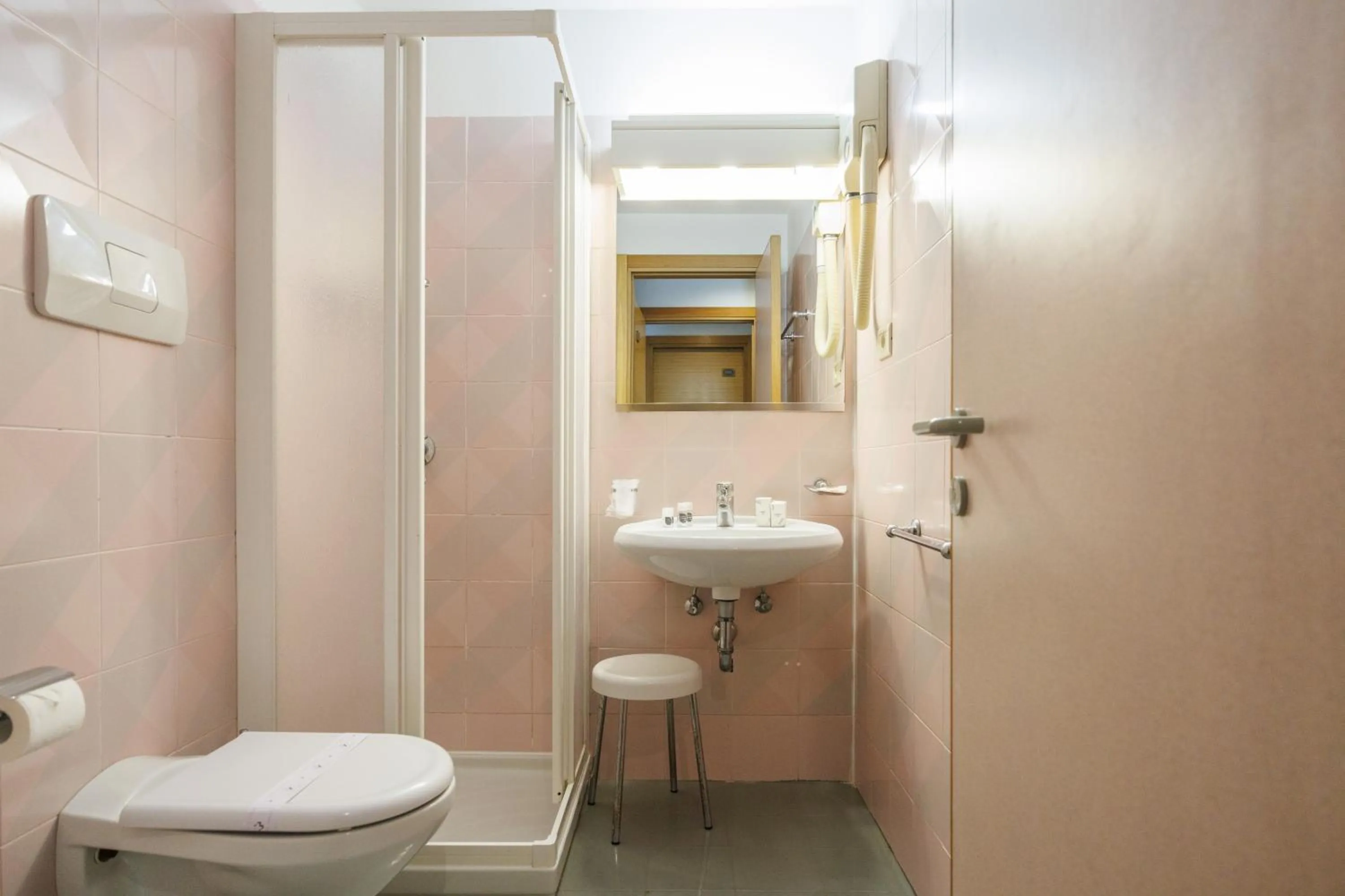 Shower in Club Hotel e Residence La Vela