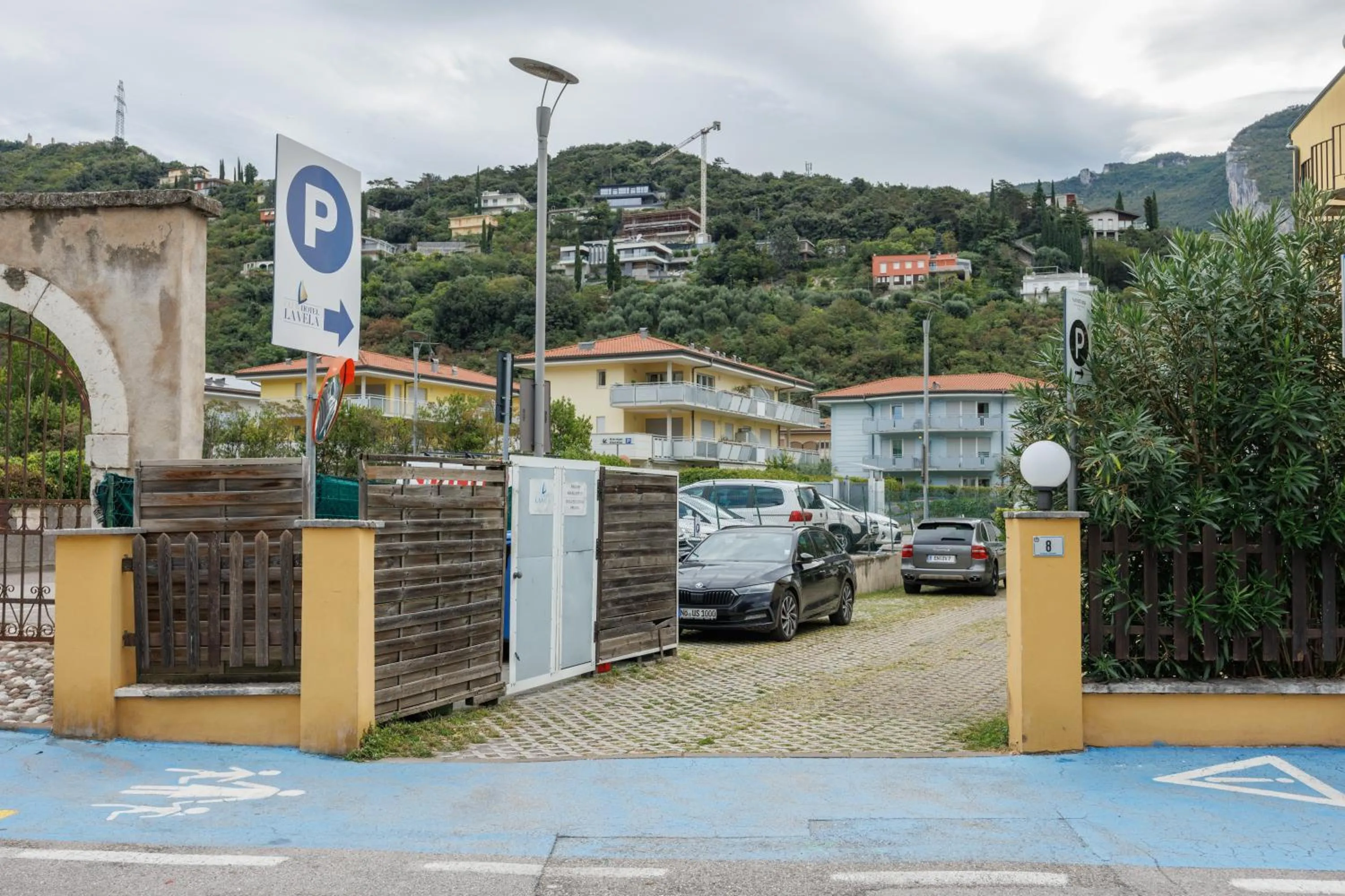 Parking in Club Hotel e Residence La Vela