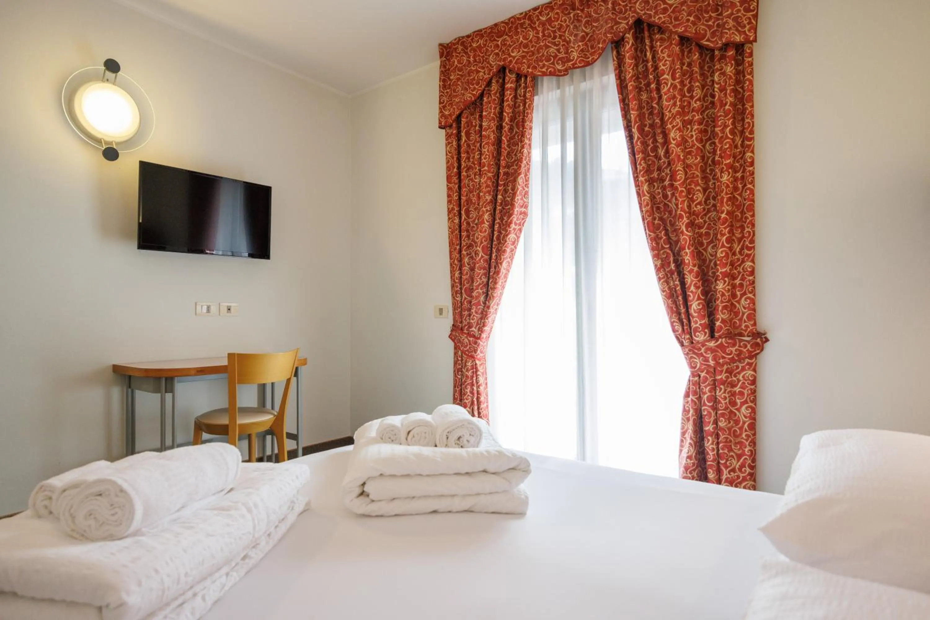 Bed in Club Hotel e Residence La Vela