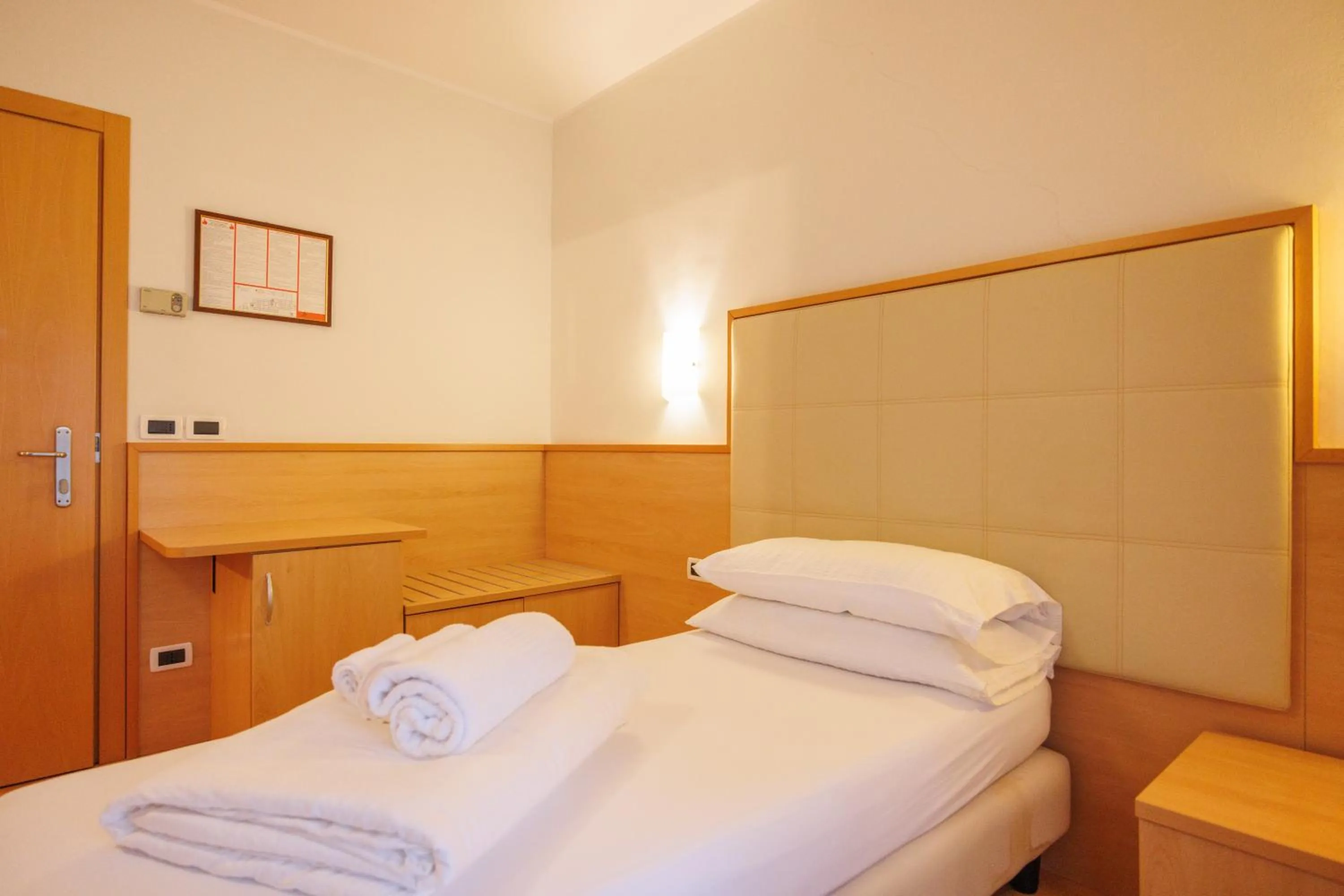 Bed in Club Hotel e Residence La Vela