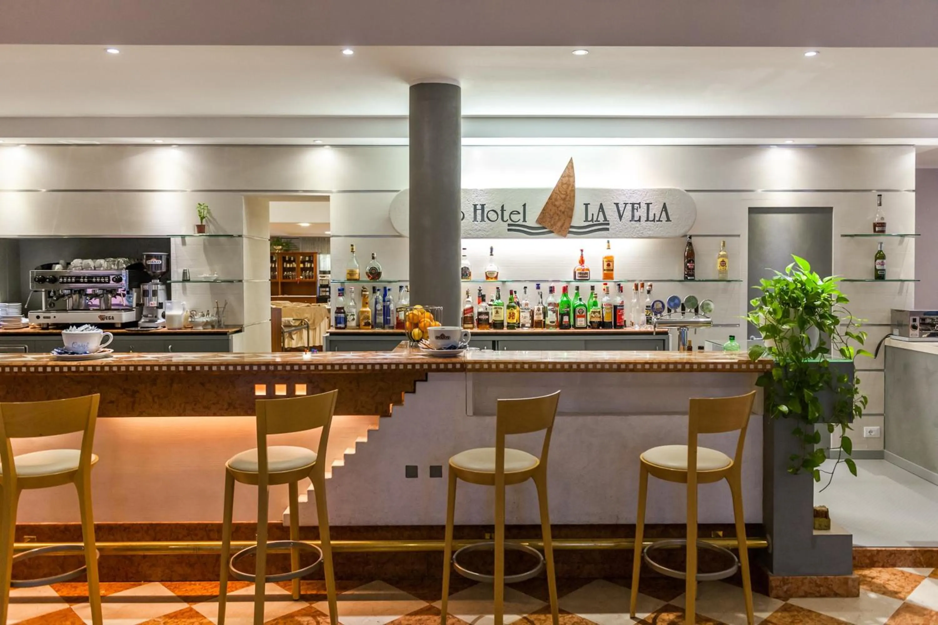 Lounge or bar in Club Hotel e Residence La Vela