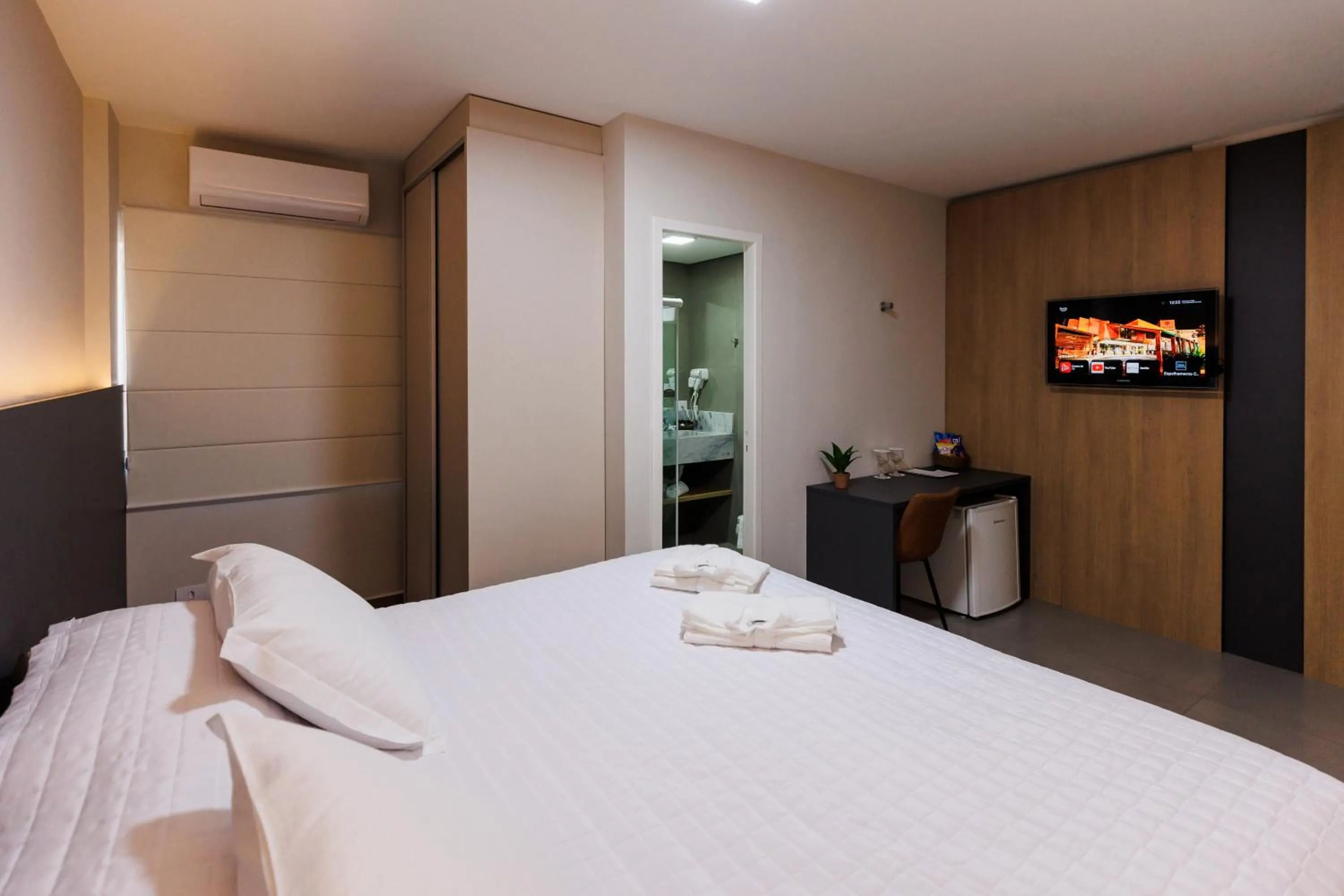 Bedroom, Bed in Tonello Business Hotel