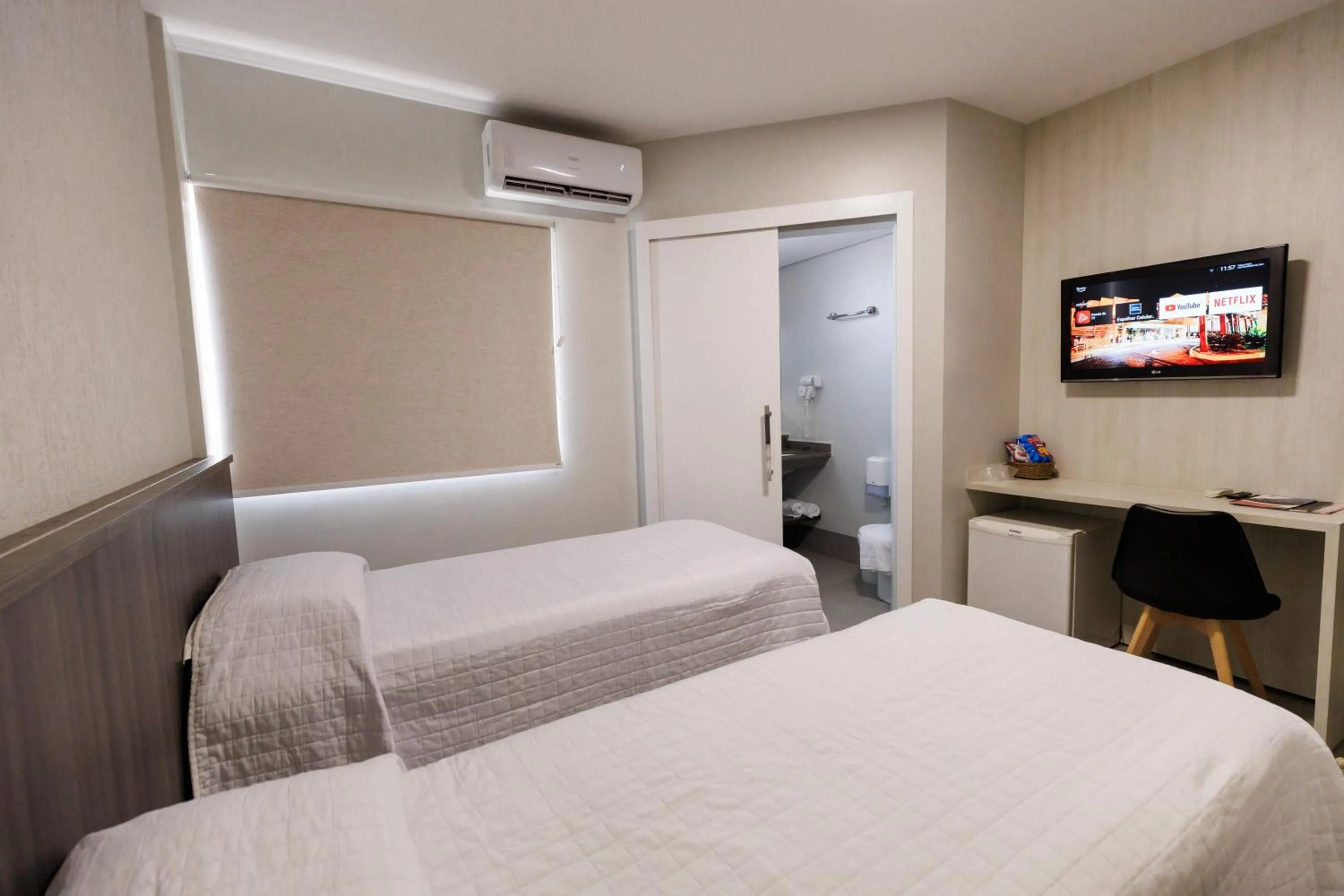 Bedroom, Bed in Tonello Business Hotel