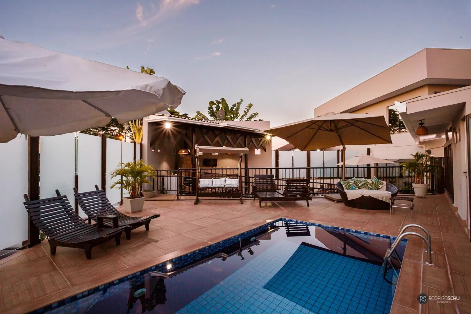 Pool view in Tonello Business Hotel