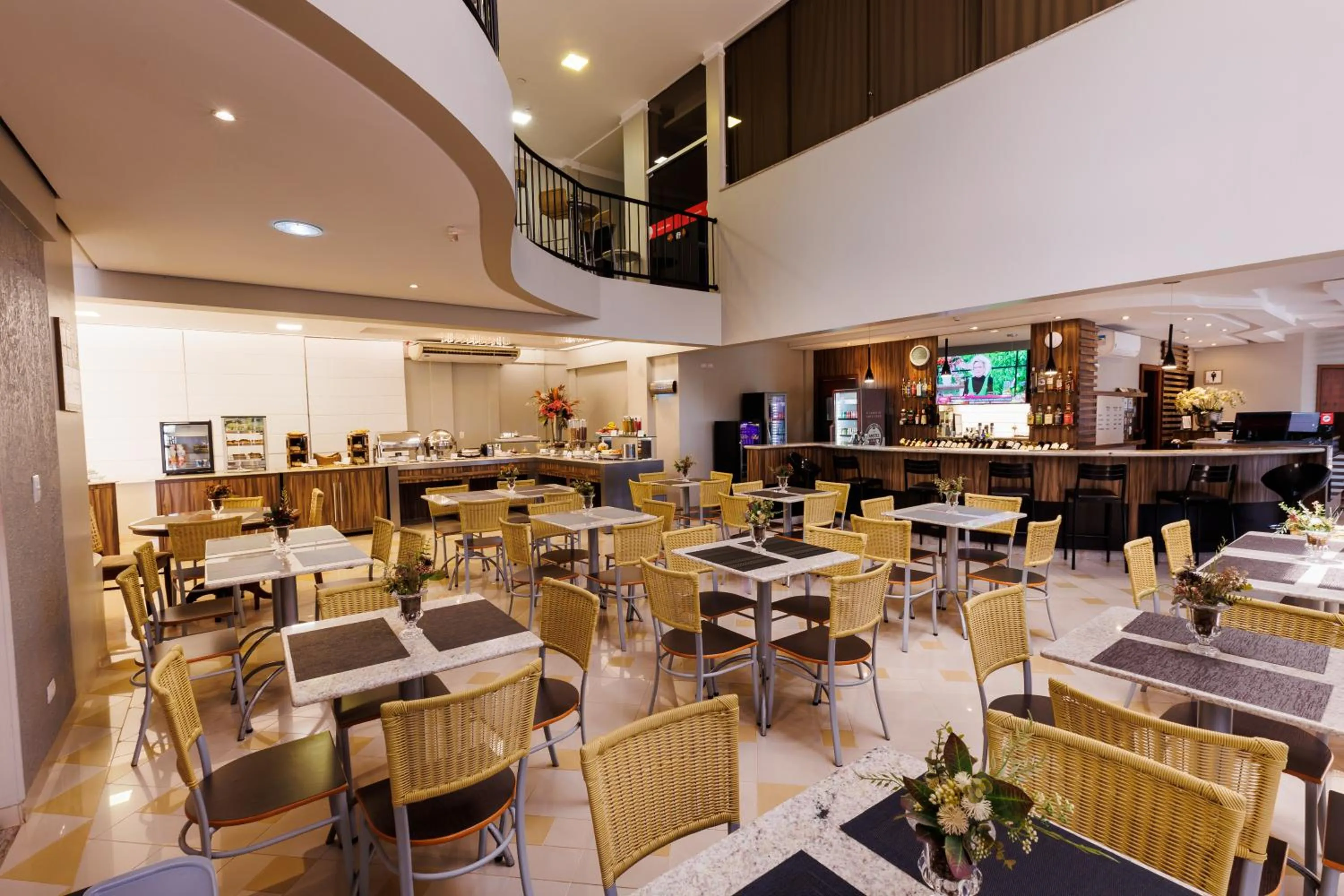 Restaurant/places to eat in Tonello Business Hotel