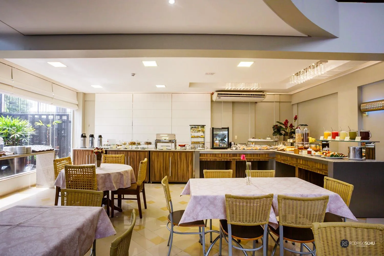 Restaurant/places to eat in Tonello Business Hotel