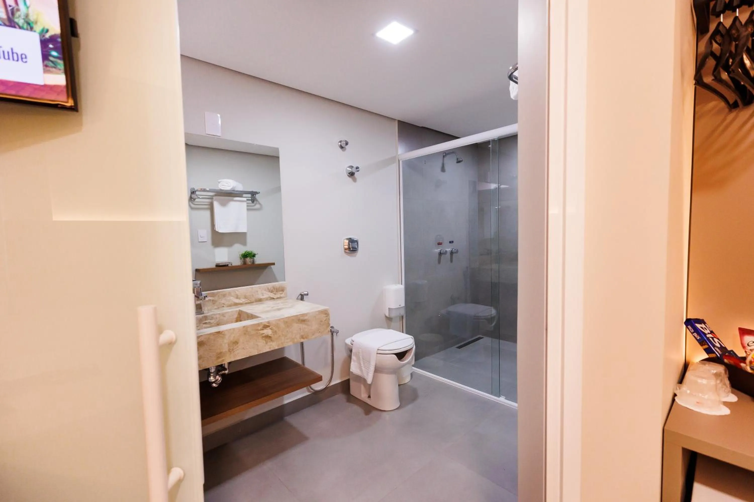 Bathroom in Tonello Business Hotel