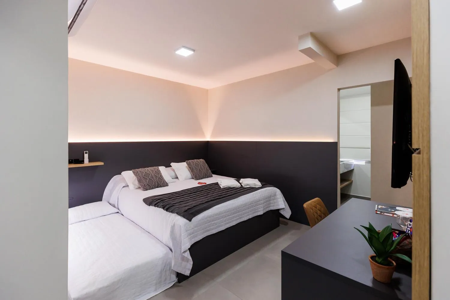 Bedroom, Bed in Tonello Business Hotel