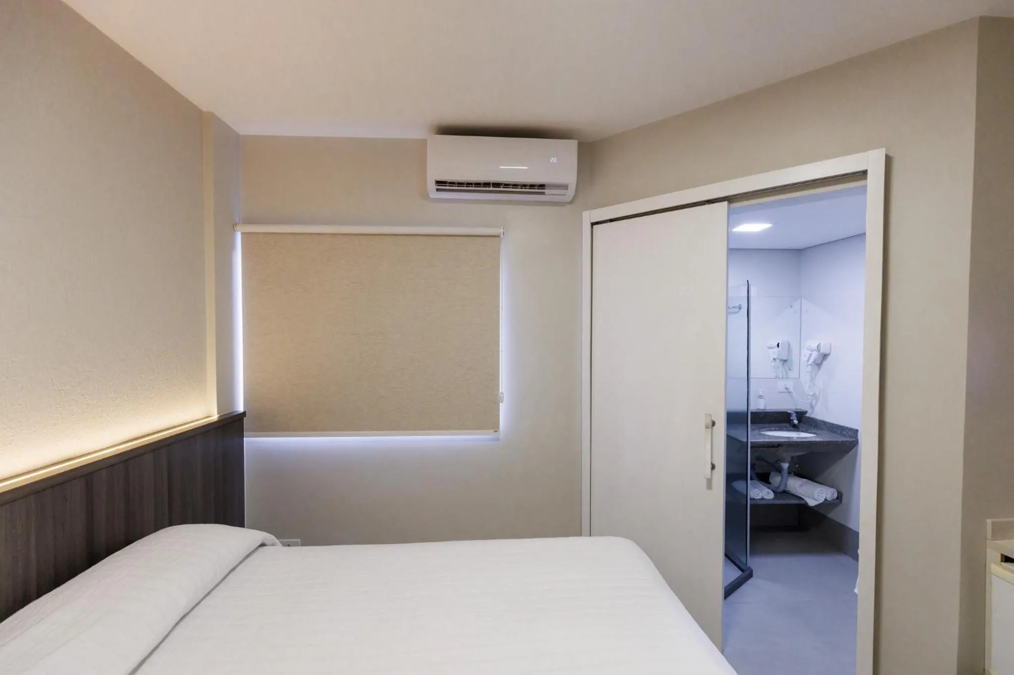 Photo of the whole room, Bed in Tonello Business Hotel