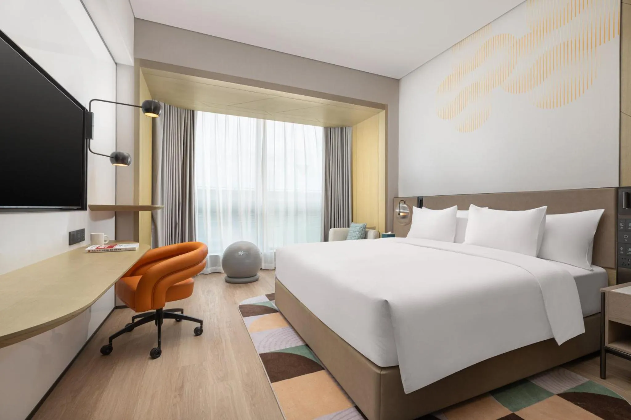 Photo of the whole room, Bed in EVEN Hotel Shanghai Hongqiao CBD by IHG
