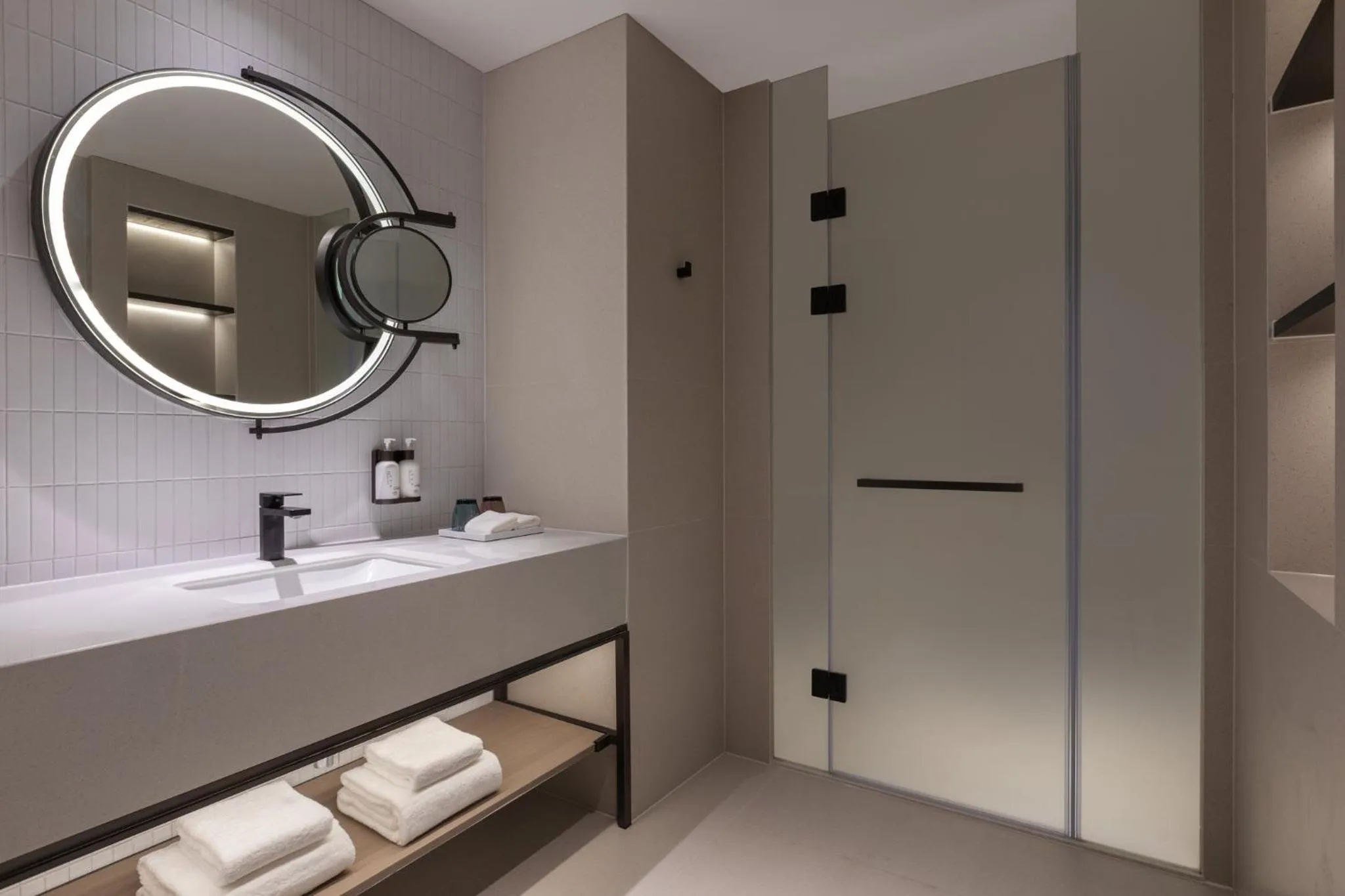 Bathroom in EVEN Hotel Shanghai Hongqiao CBD by IHG