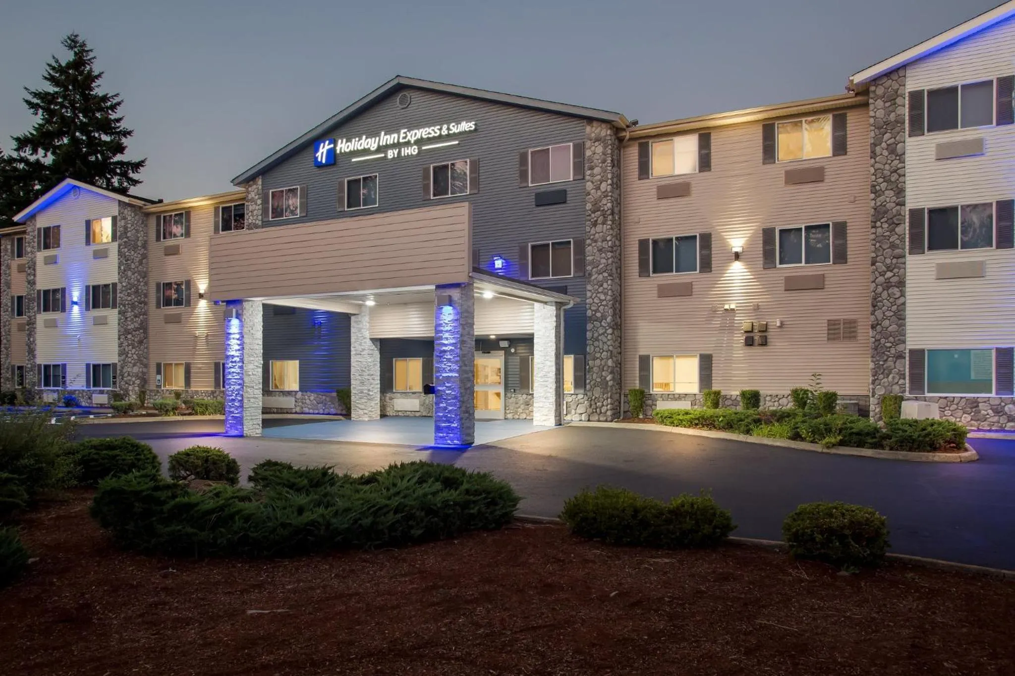 Property building in Holiday Inn Express & Suites Tumwater - Olympia by IHG
