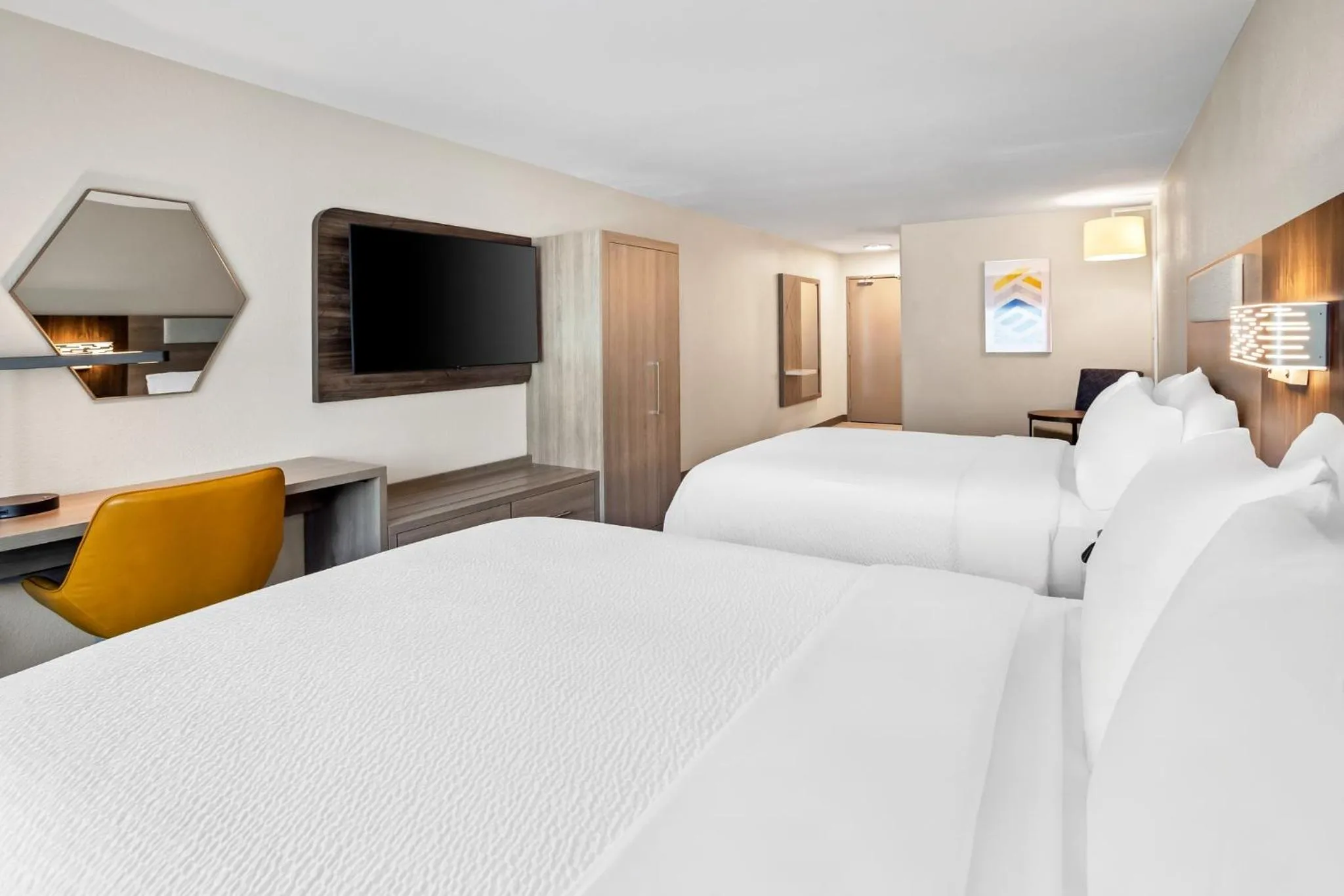 Photo of the whole room, Bed in Holiday Inn Express & Suites Tumwater - Olympia by IHG