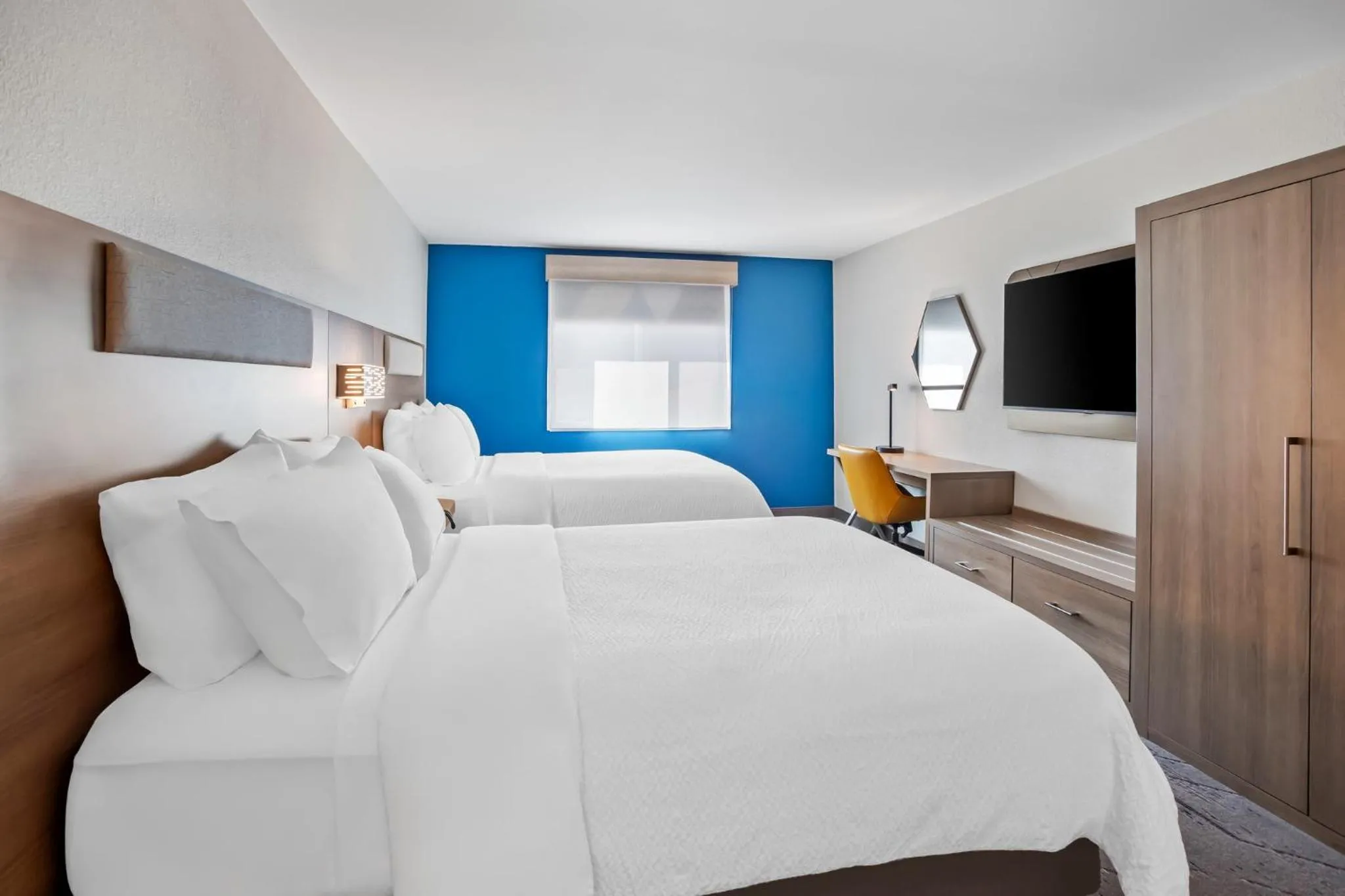 Photo of the whole room, Bed in Holiday Inn Express & Suites Tumwater - Olympia by IHG