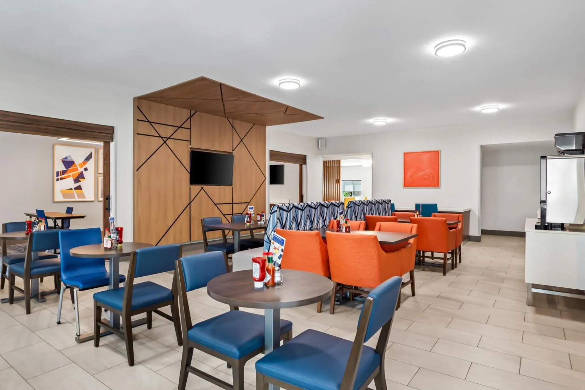Breakfast in Holiday Inn Express & Suites Tumwater - Olympia by IHG