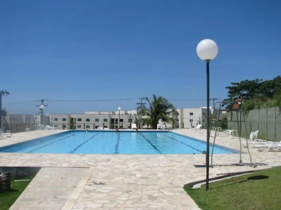 Lindo apartamento em condomínio com clube