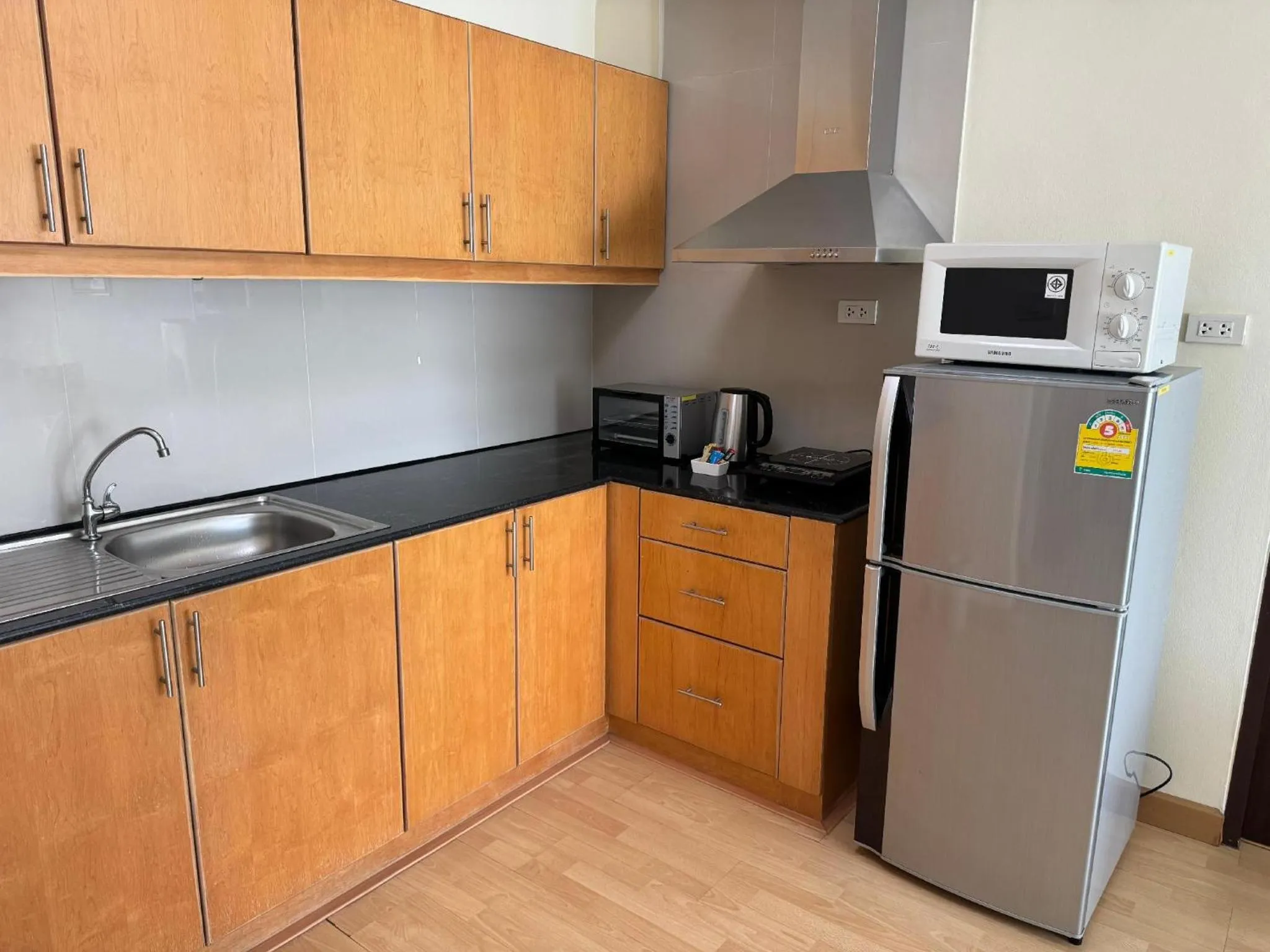 Kitchen or kitchenette in Sriracha Avenue Serviced Apartment