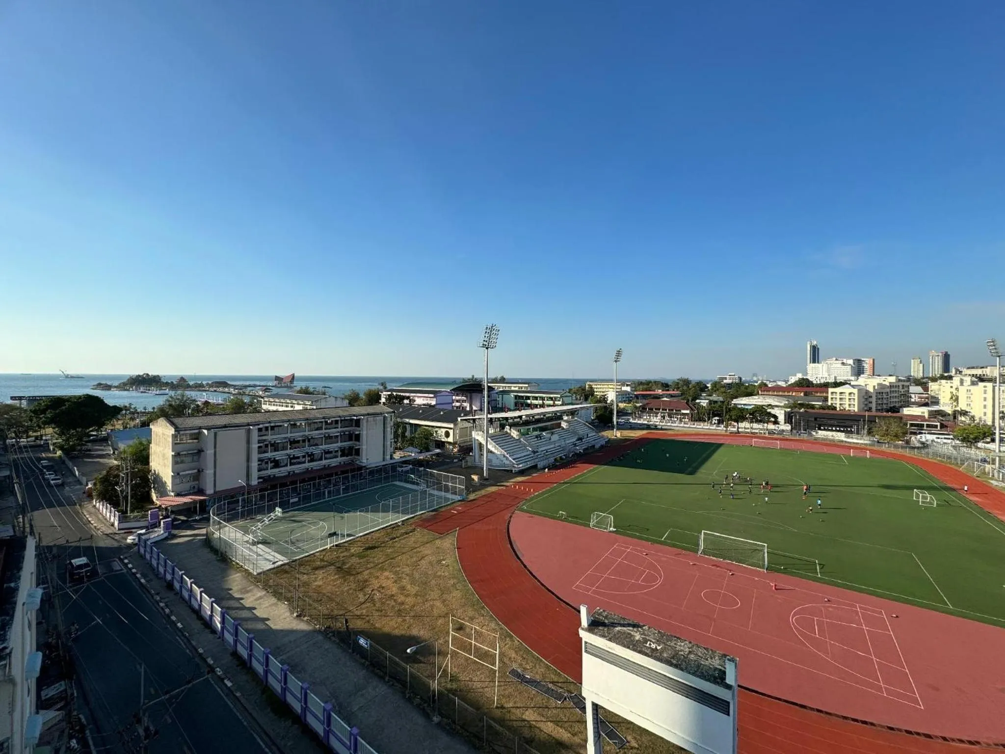 Day in Sriracha Avenue Serviced Apartment