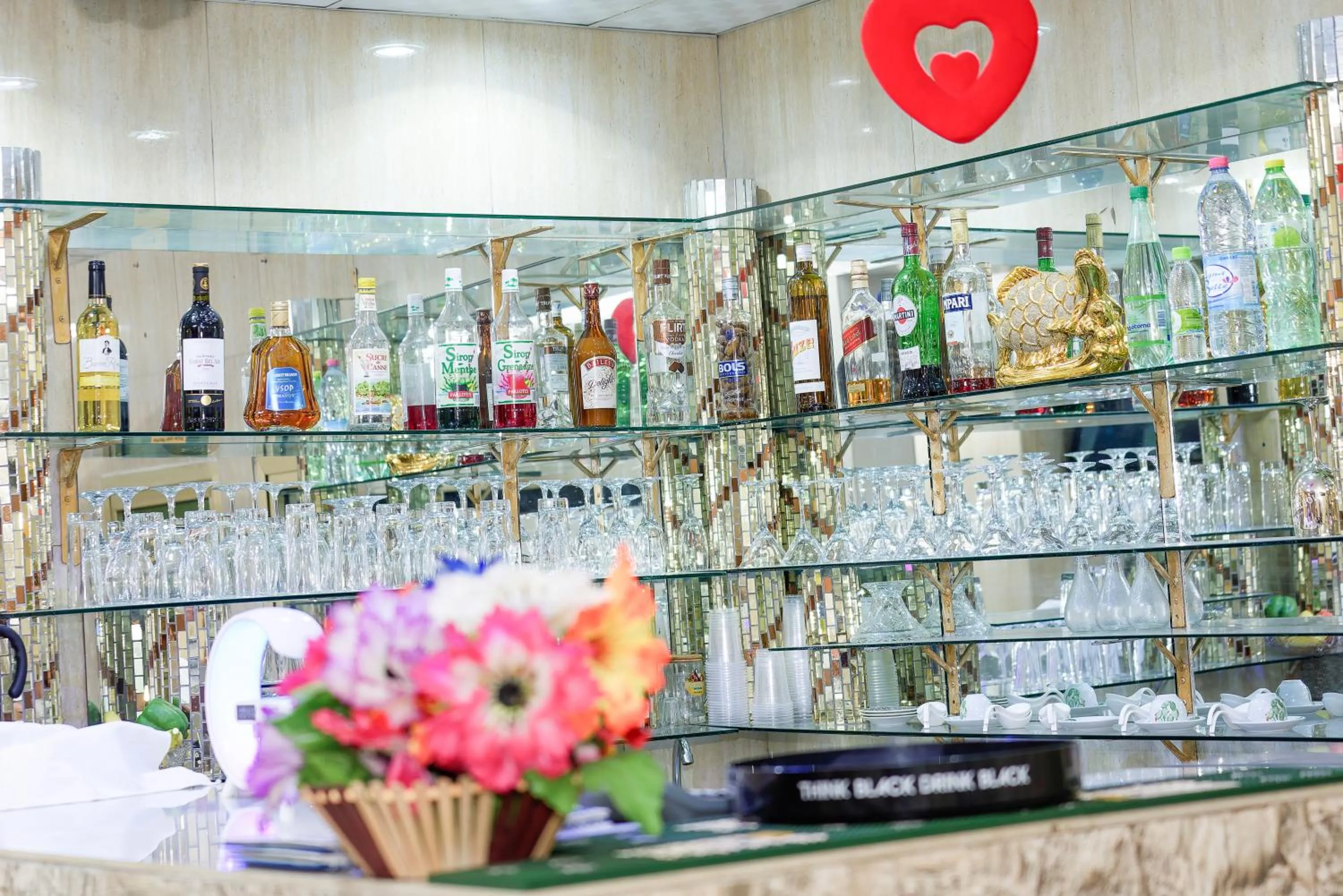 Restaurant/places to eat in New Hotel Sossa