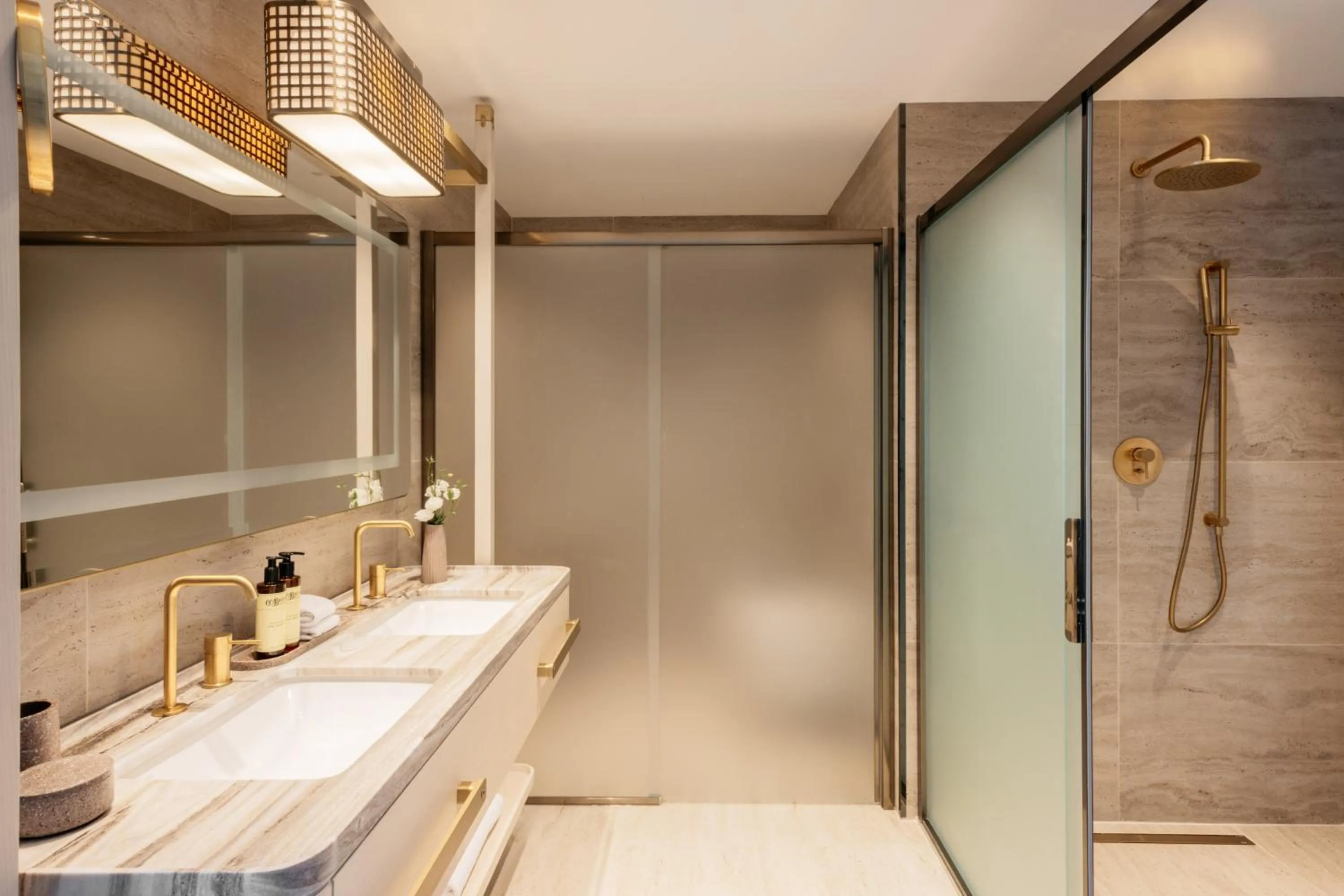 Shower in ME Malta by Meliá