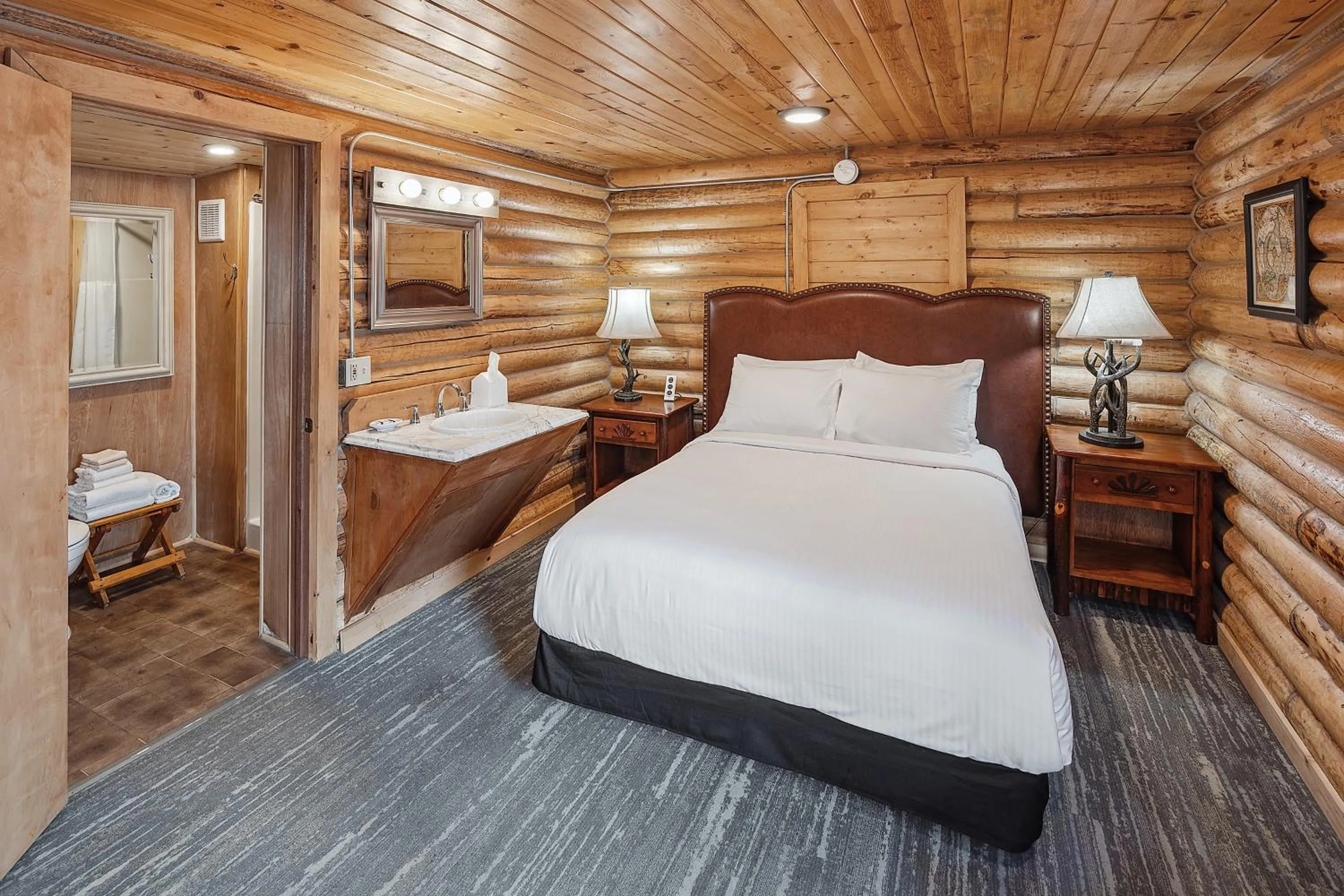 Bed in Denali Crow's Nest Cabins