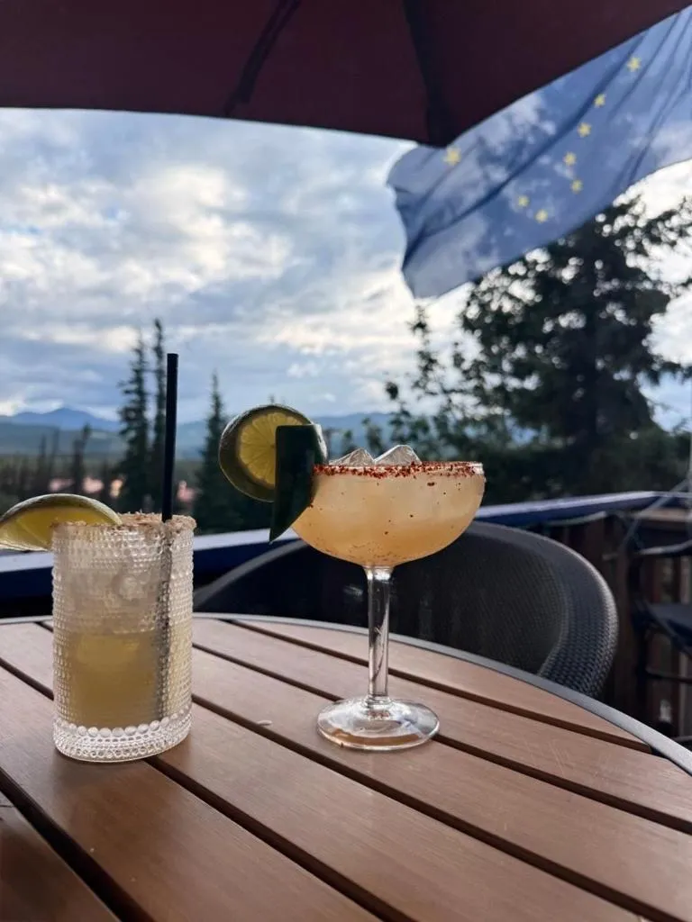 Food and drinks in Denali Crow's Nest Cabins