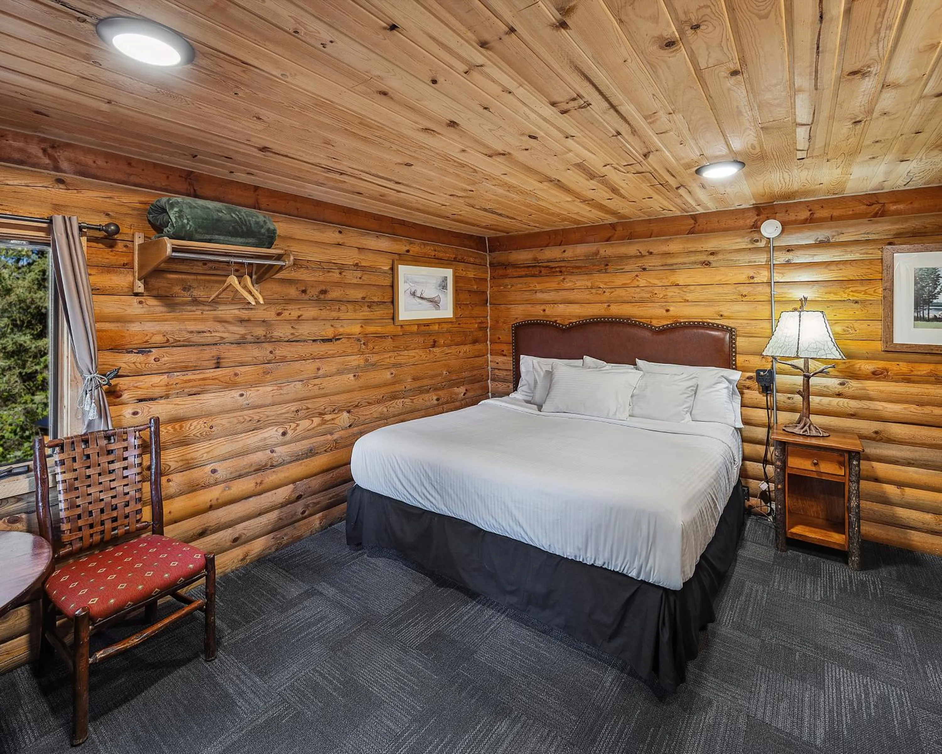 Bed in Denali Crow's Nest Cabins