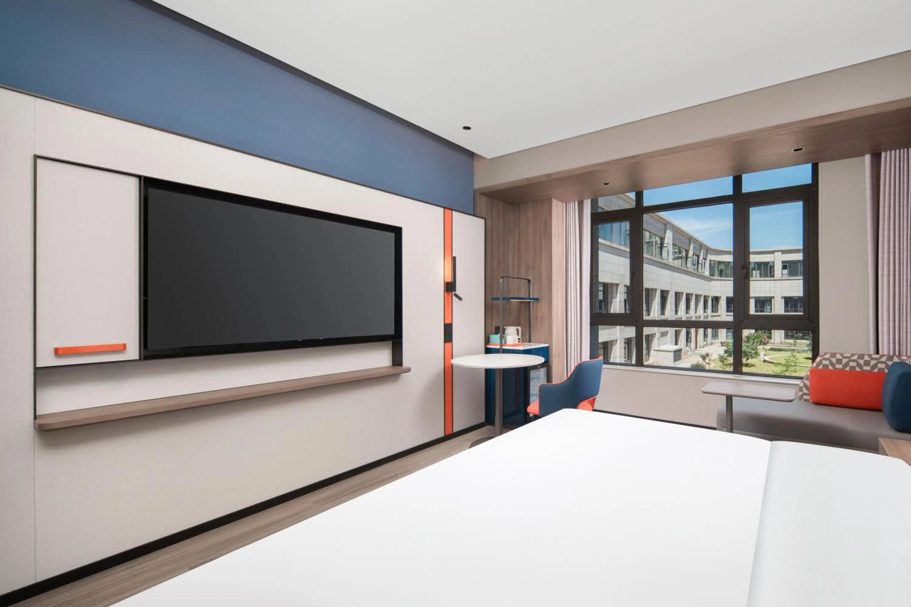 Photo of the whole room, Bed in Holiday Inn Express Chongqing Tongliang by IHG