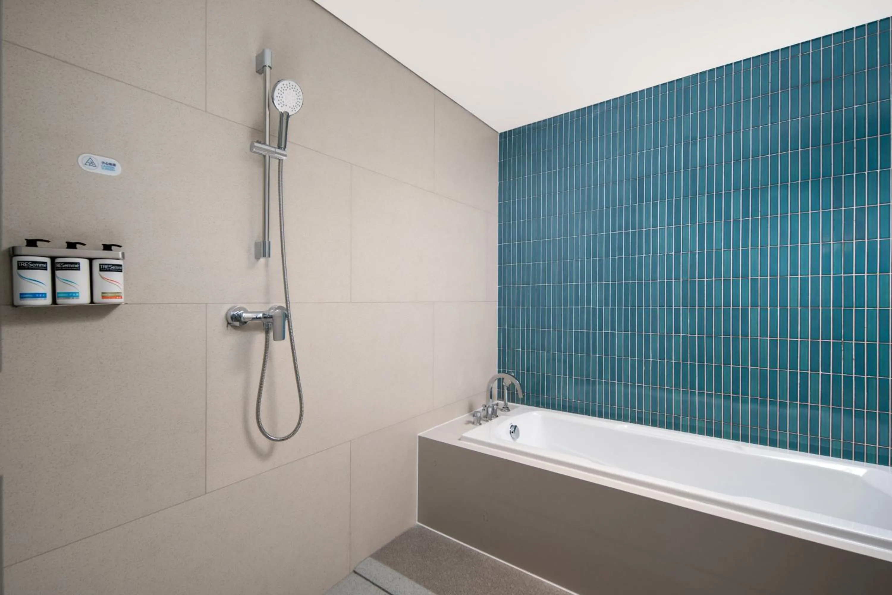 Bathroom in Holiday Inn Express Chongqing Tongliang by IHG