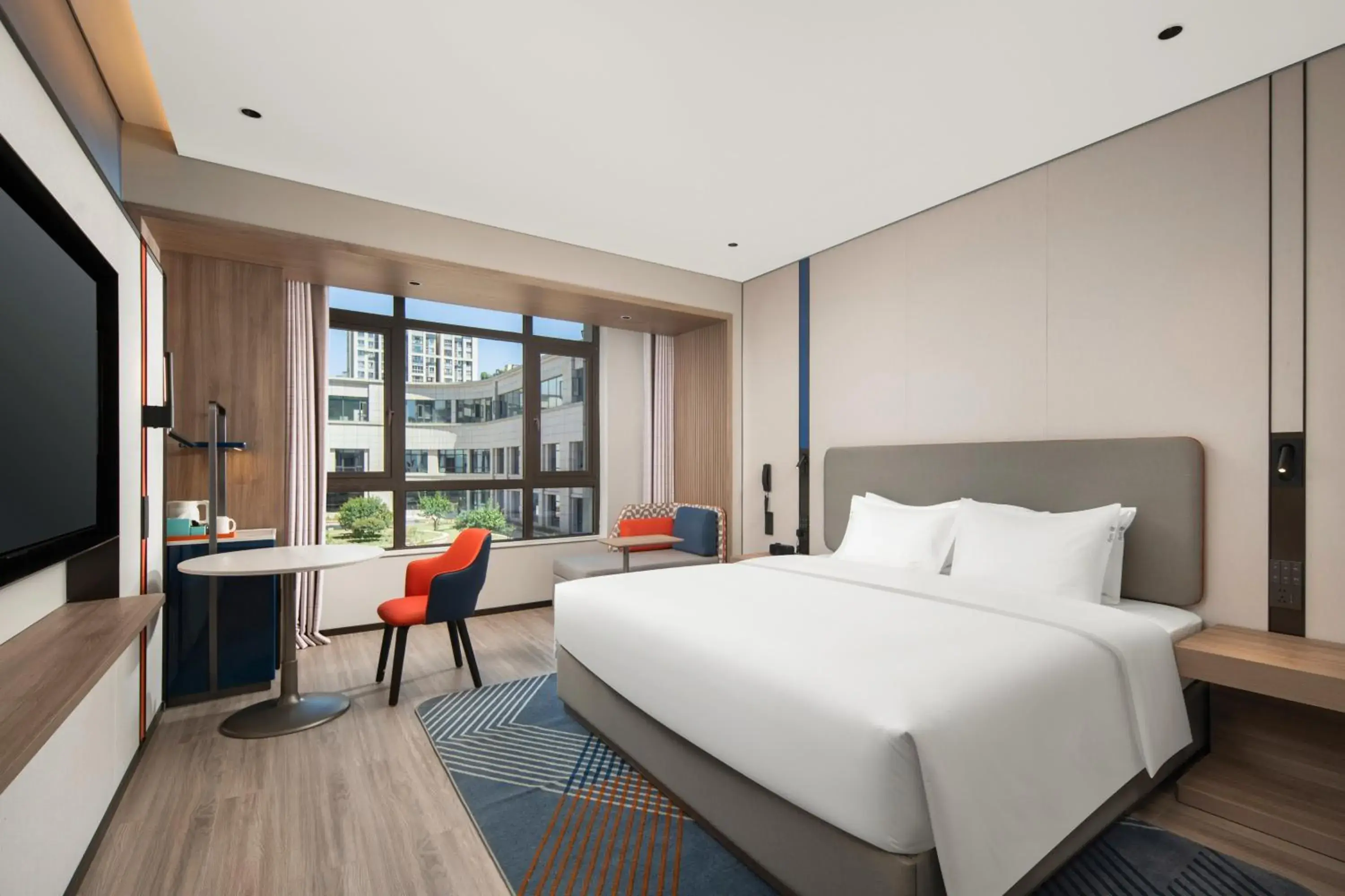 Standard King Room with Garden View in Holiday Inn Express Chongqing Tongliang by IHG Standard King Room with Garden View in Holiday Inn Express Chongqing Tongliang by IHG