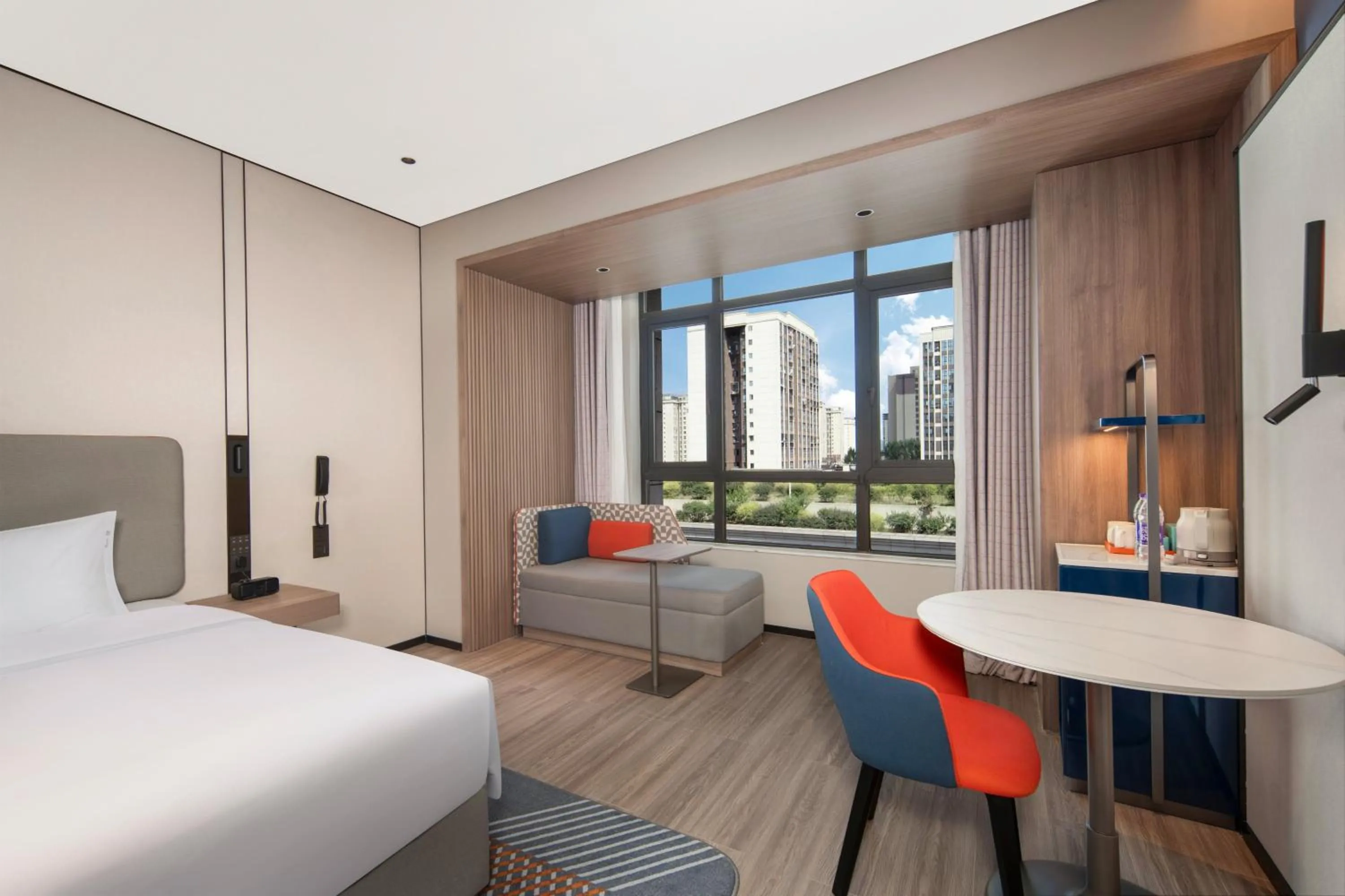 Photo of the whole room, Bed in Holiday Inn Express Chongqing Tongliang by IHG