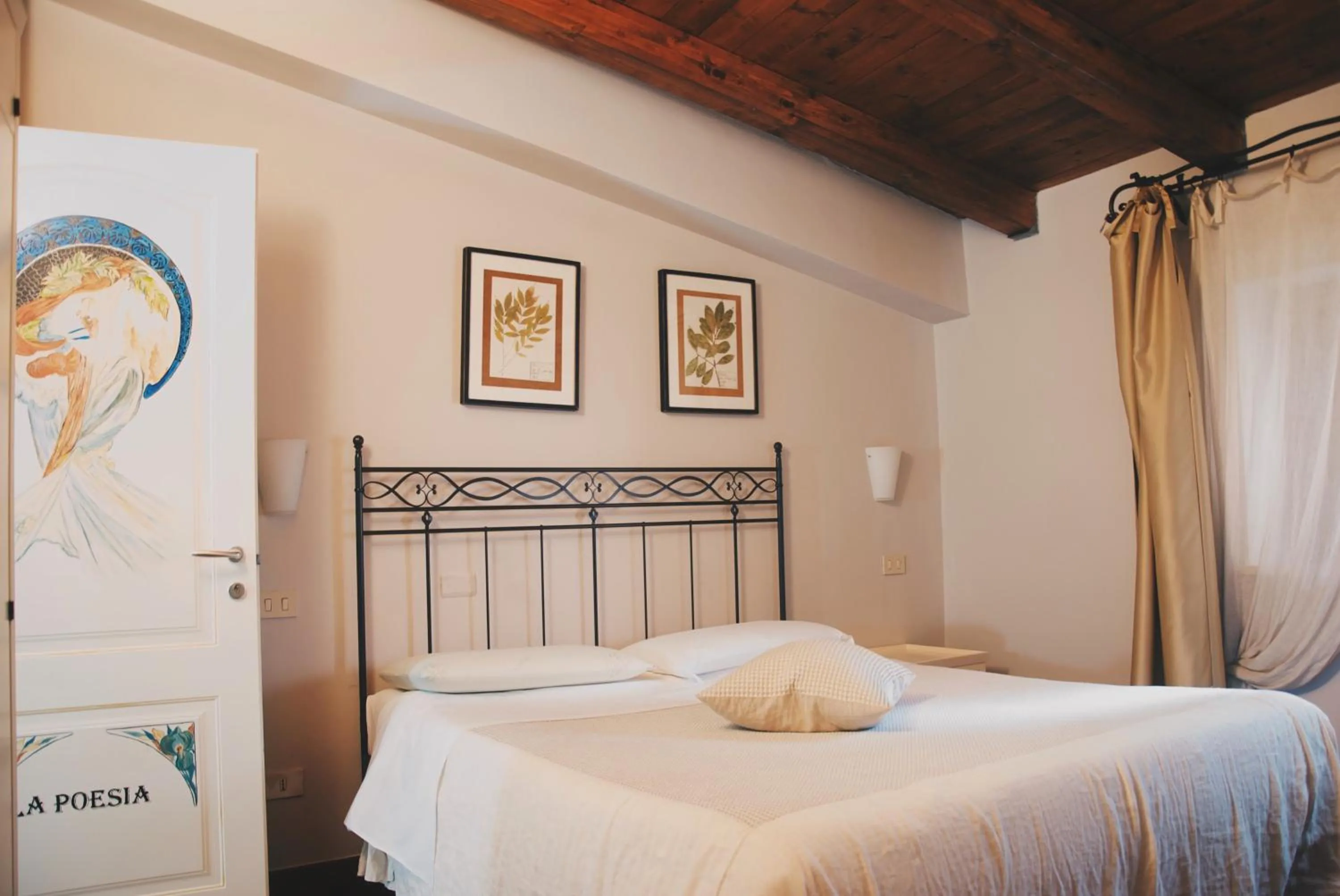 Bedroom, Bed in Il Bottone D'Argento