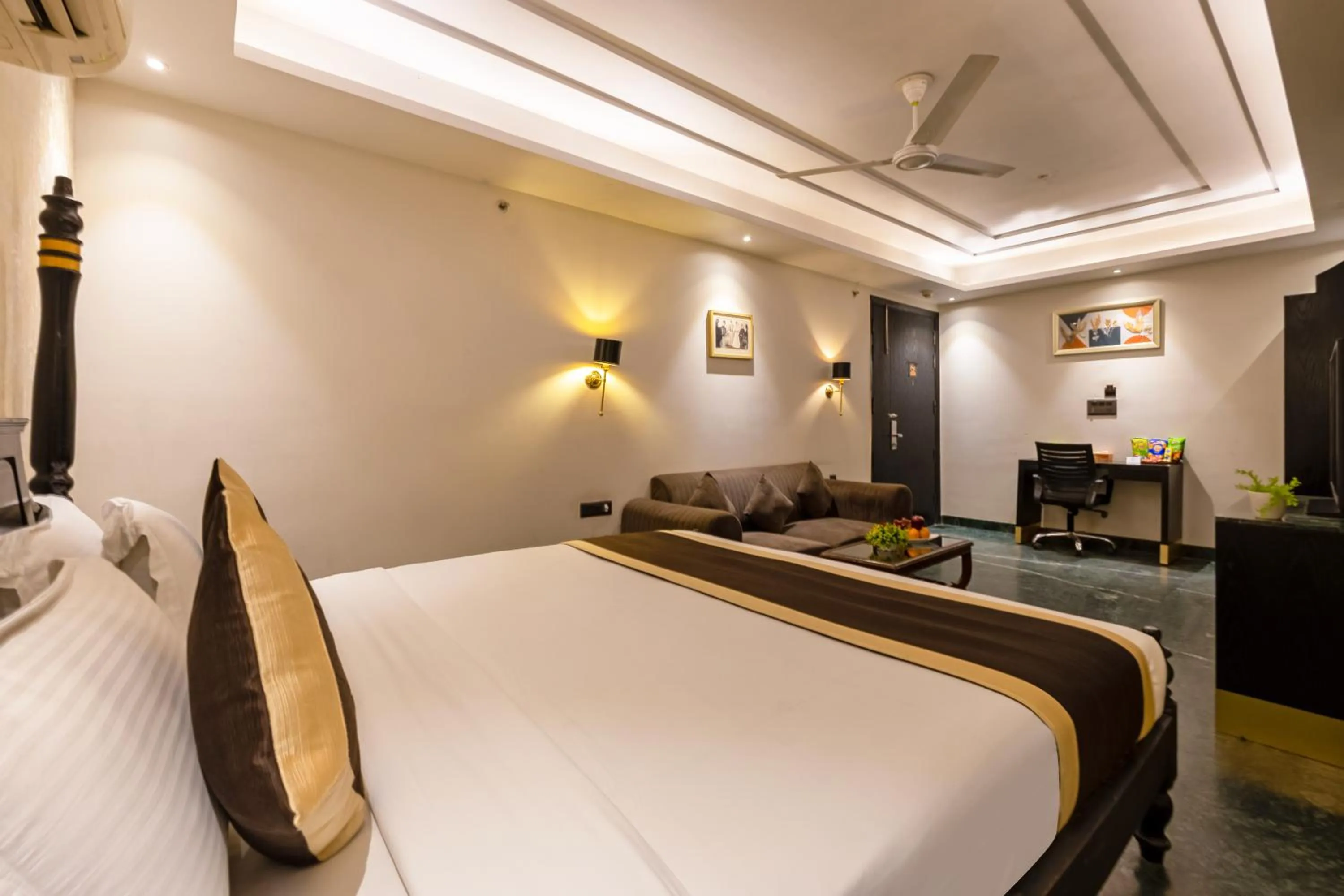 Bed in Foxoso Hotel Delhi Airport