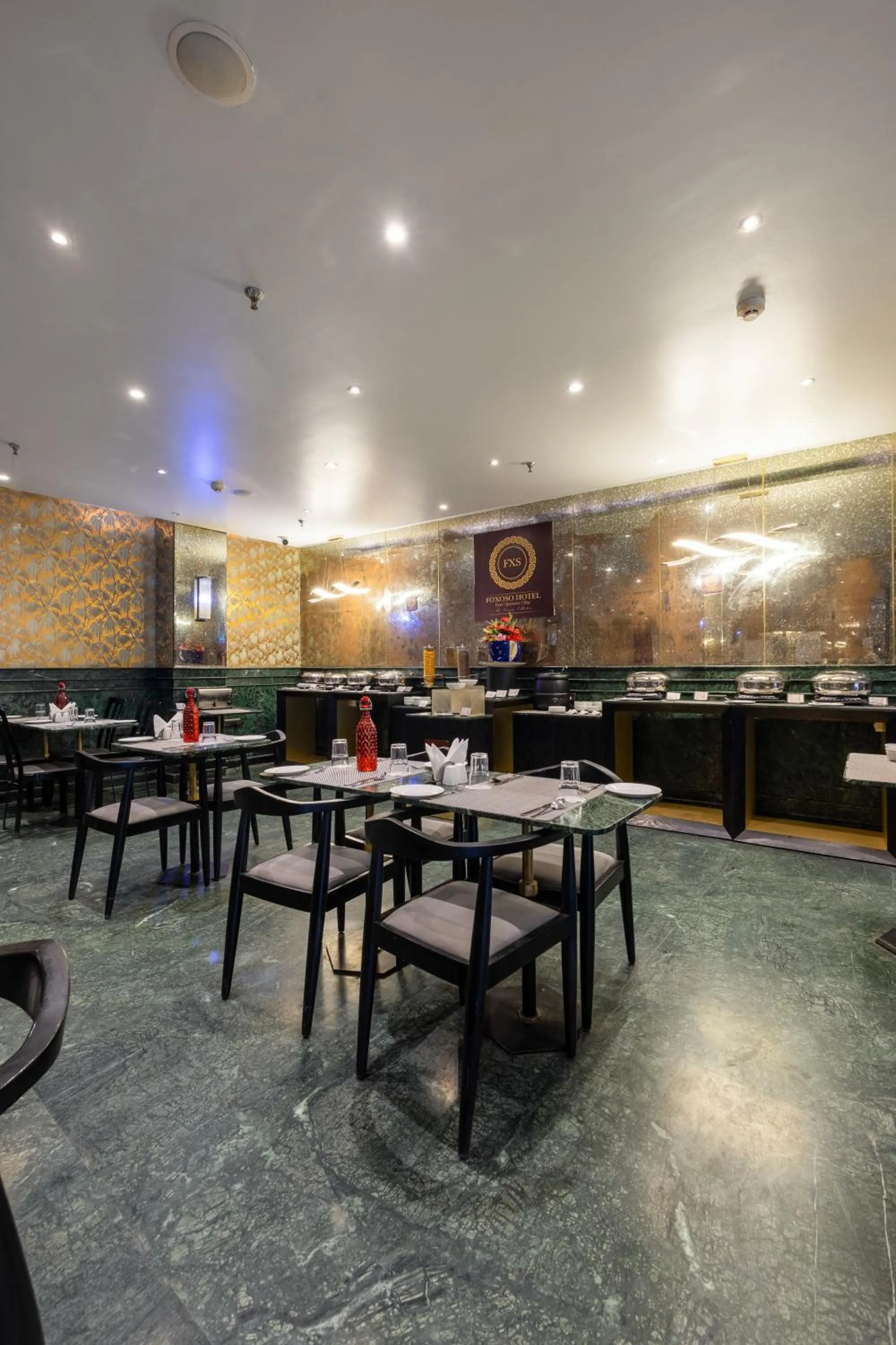 Restaurant/places to eat in Foxoso Hotel Delhi Airport