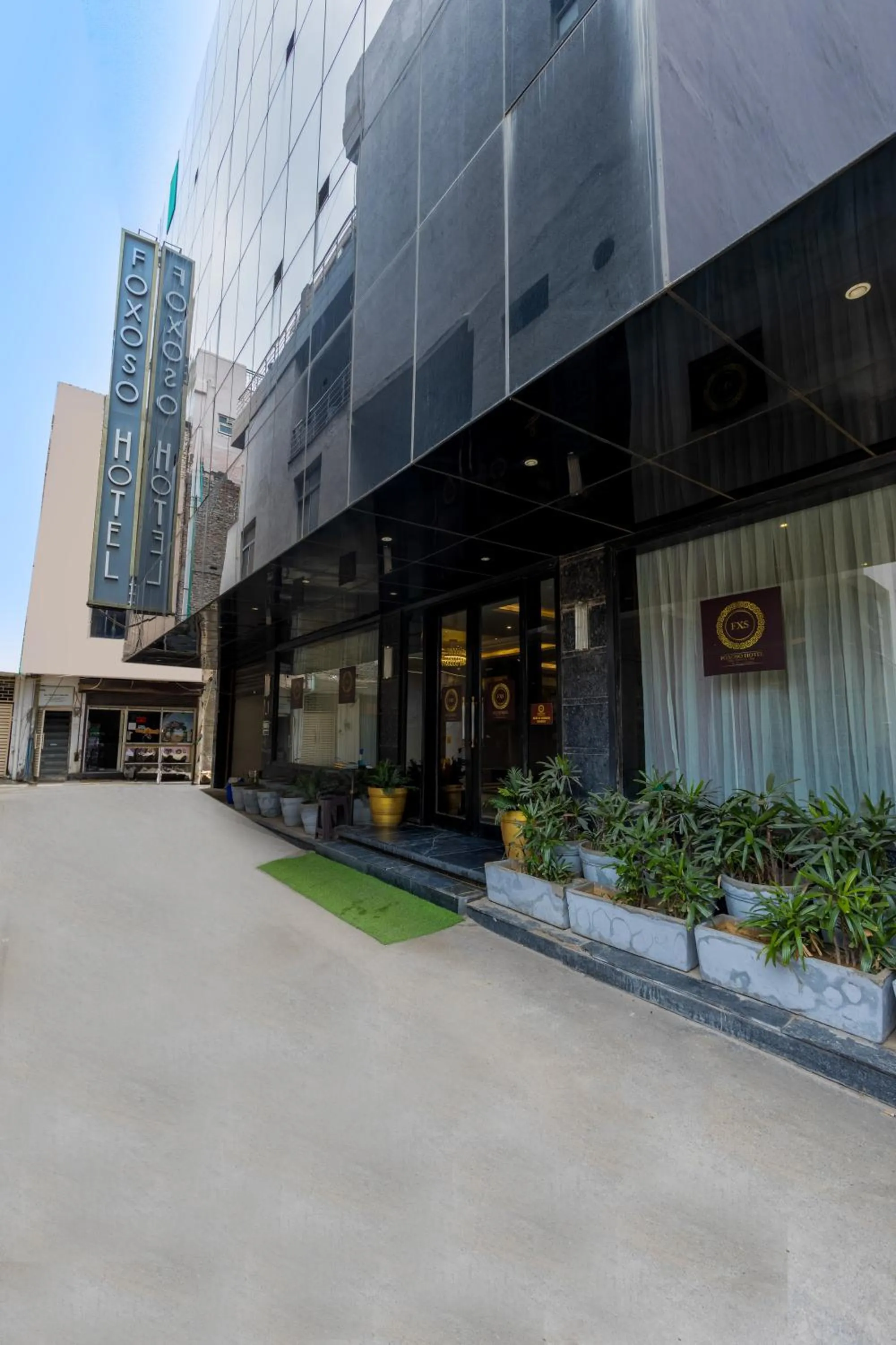 Parking in Foxoso Hotel Delhi Airport