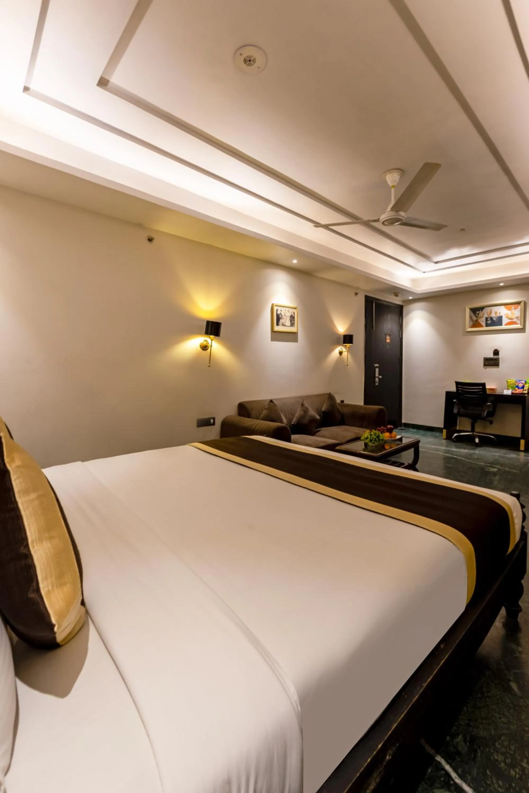 Bed in Foxoso Hotel Delhi Airport
