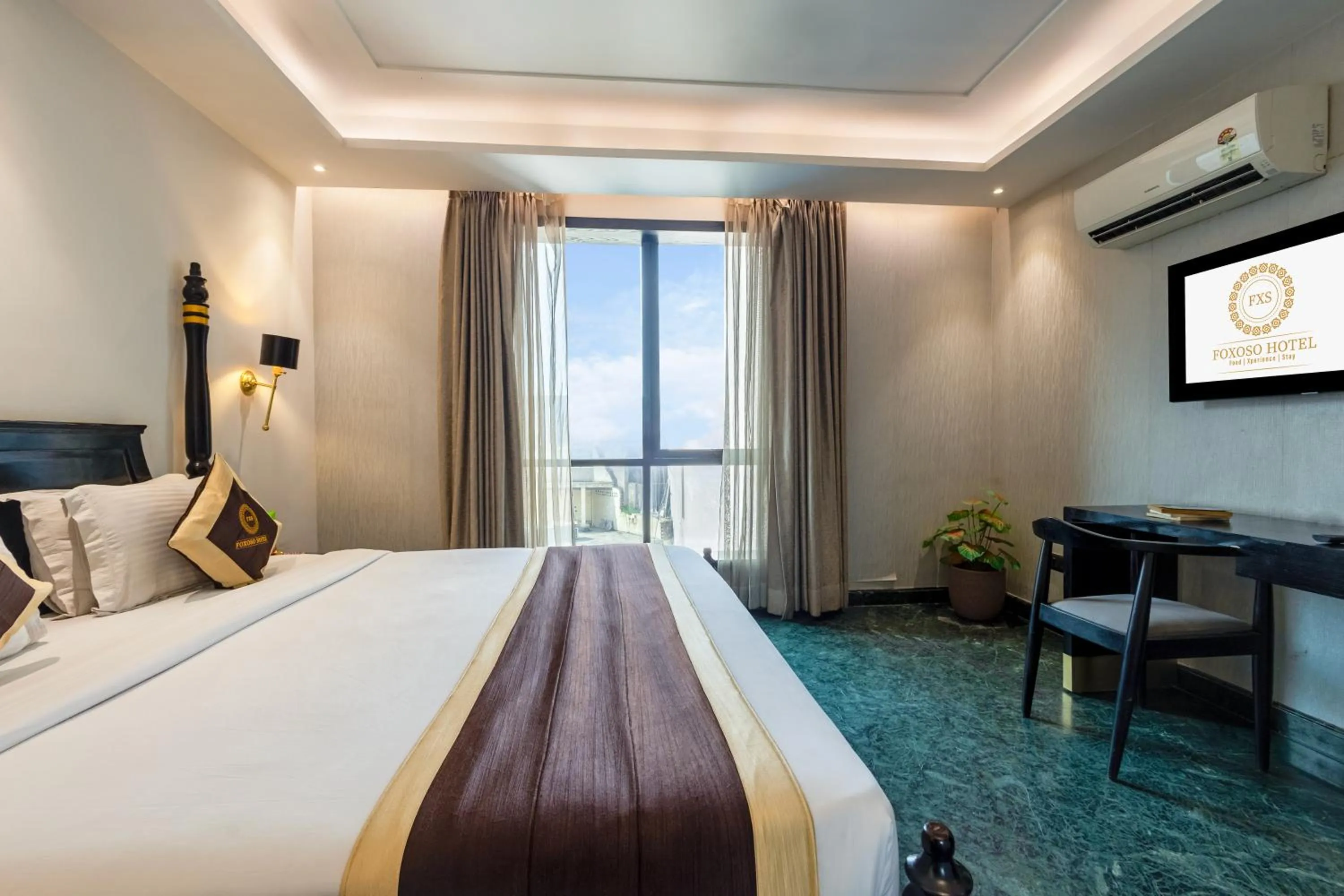 Bed in Foxoso Hotel Delhi Airport