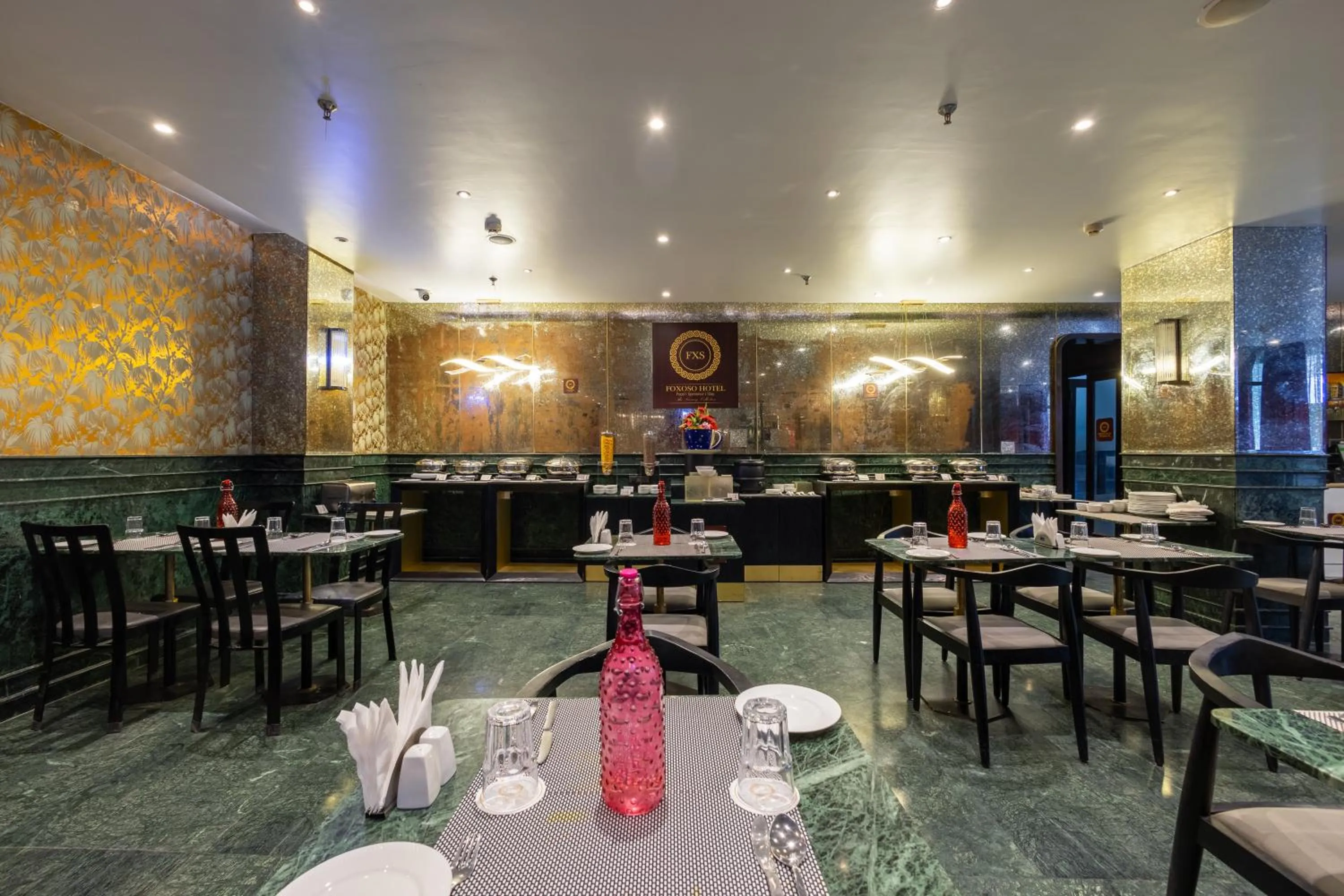 Restaurant/places to eat in Foxoso Hotel Delhi Airport