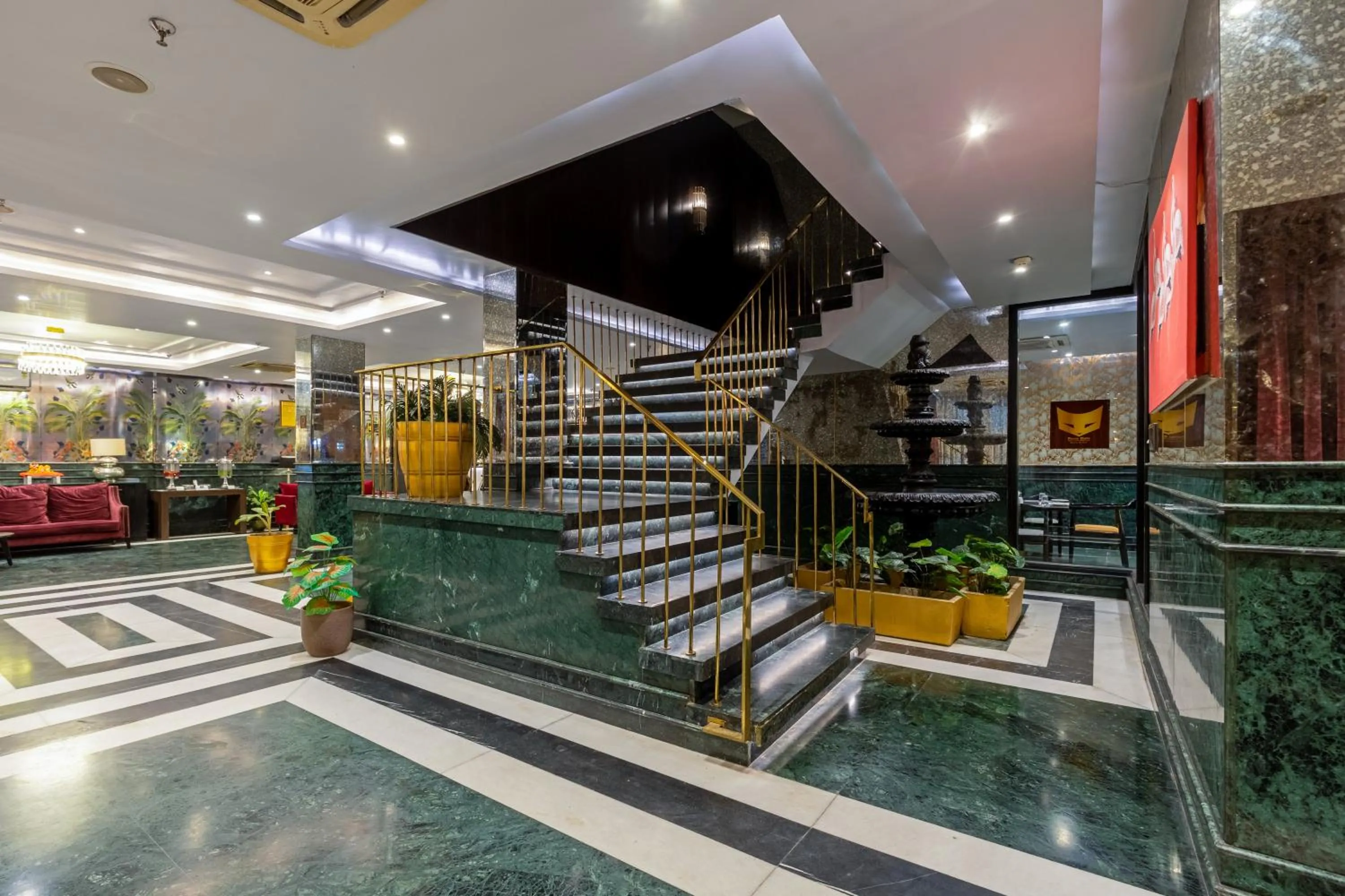 Lobby or reception in Foxoso Hotel Delhi Airport