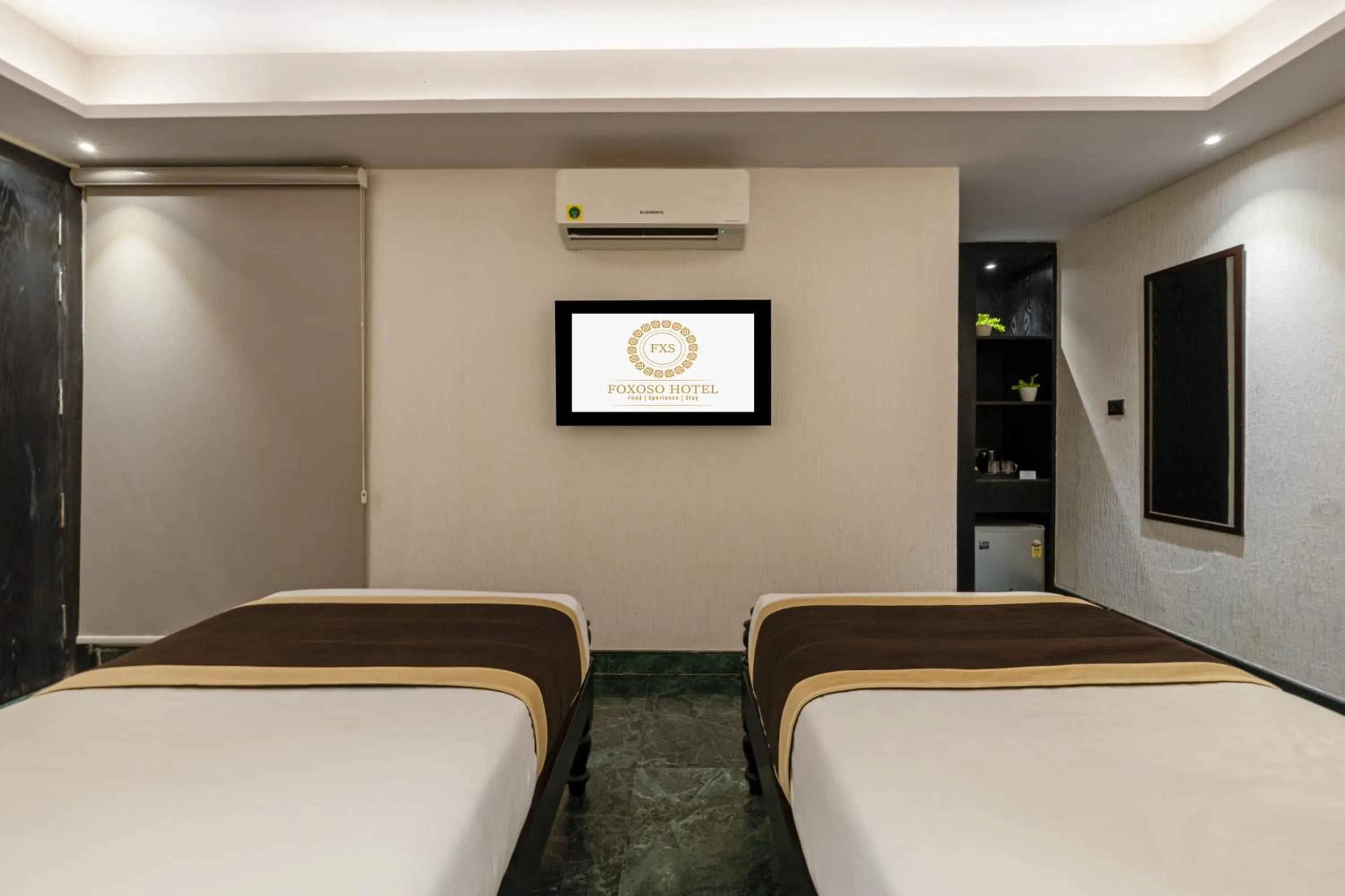 Bed in Foxoso Hotel Delhi Airport