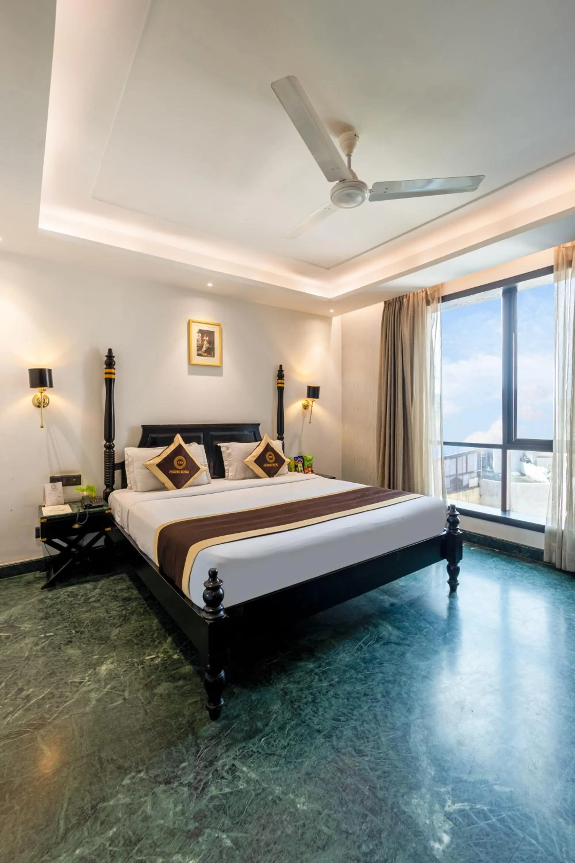 Bed in Foxoso Hotel Delhi Airport