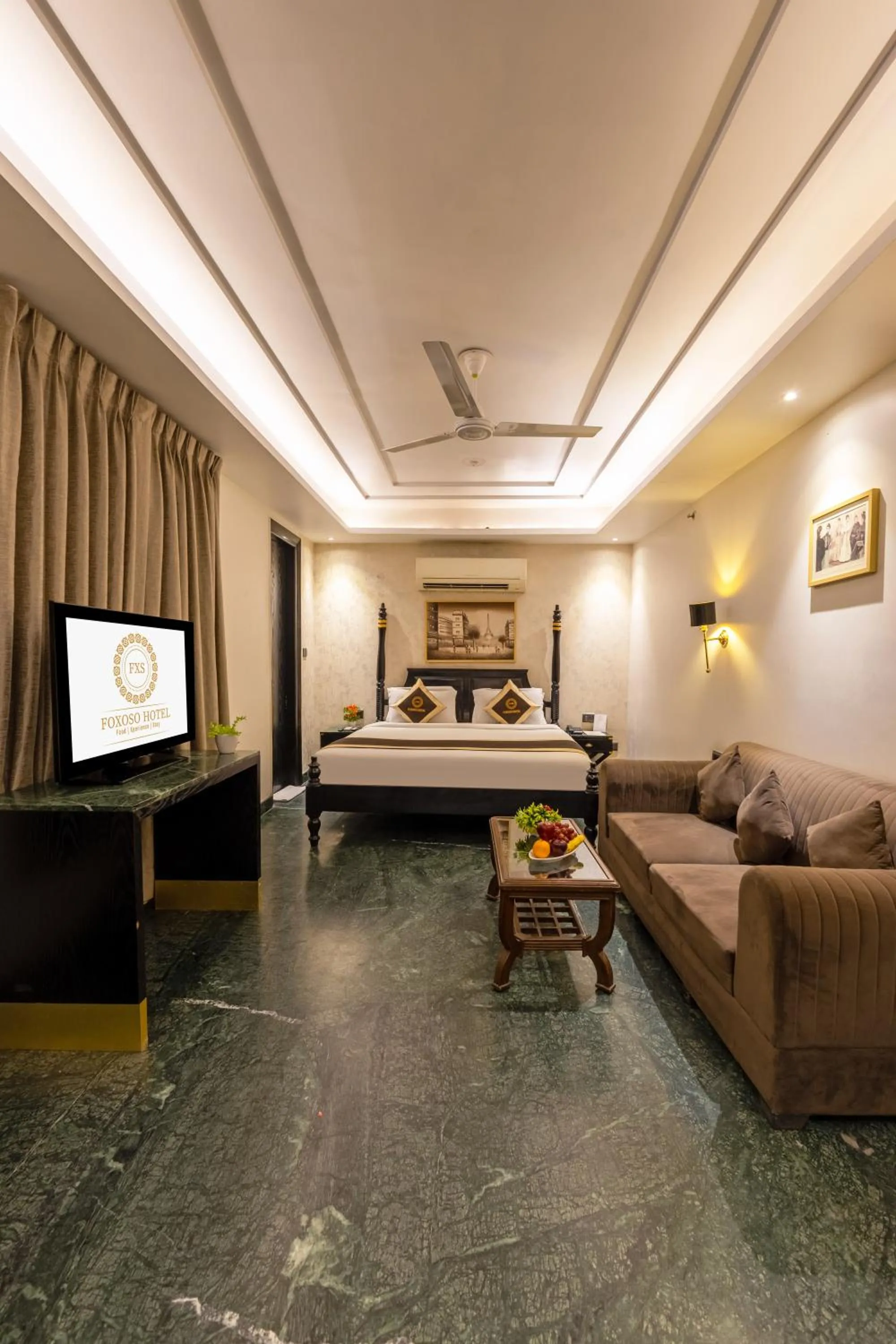 Bed in Foxoso Hotel Delhi Airport