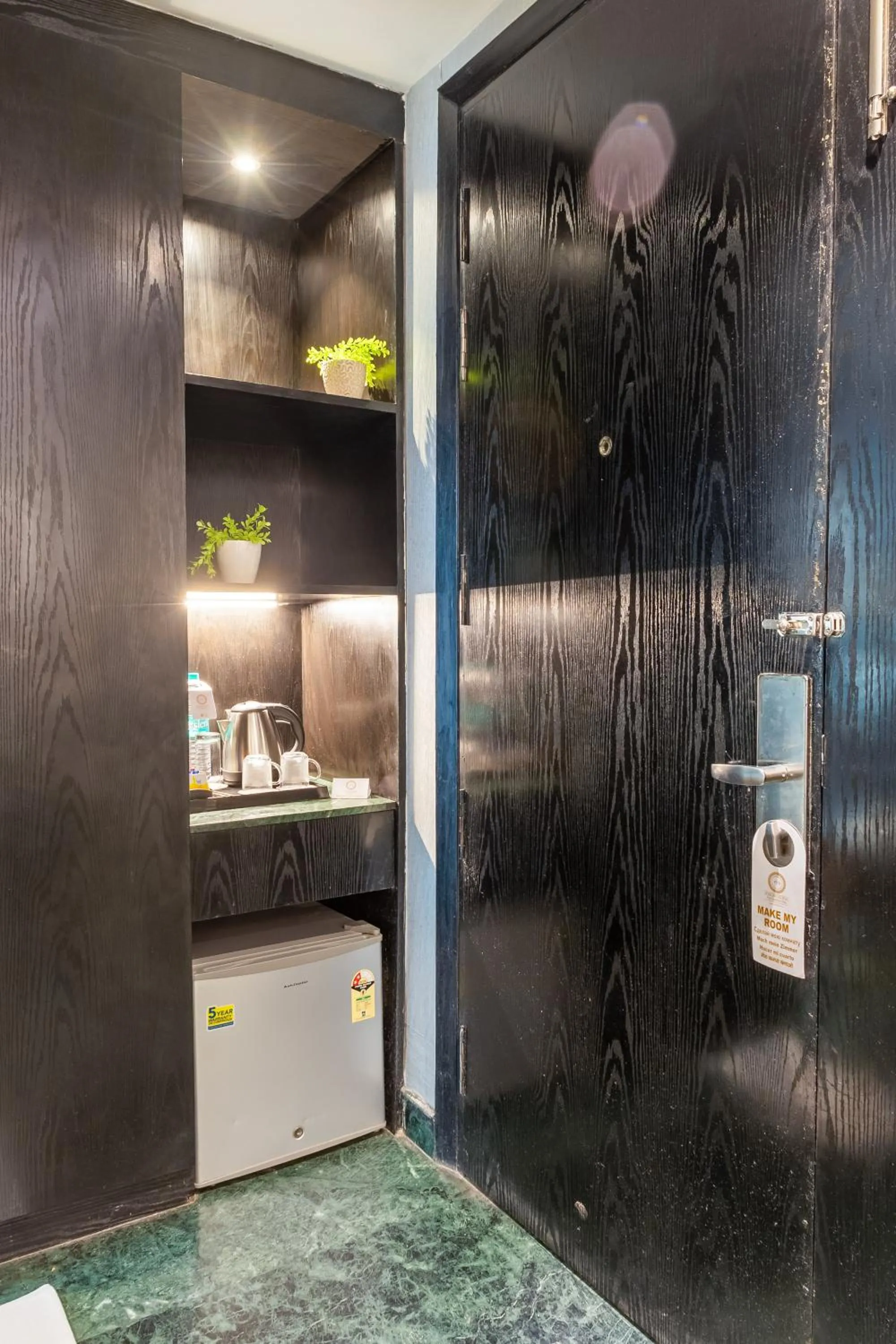 wardrobe in Foxoso Hotel Delhi Airport