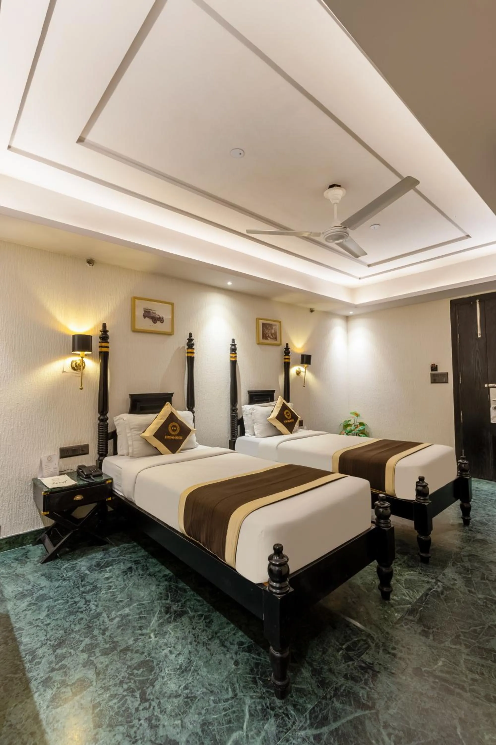 Bed in Foxoso Hotel Delhi Airport