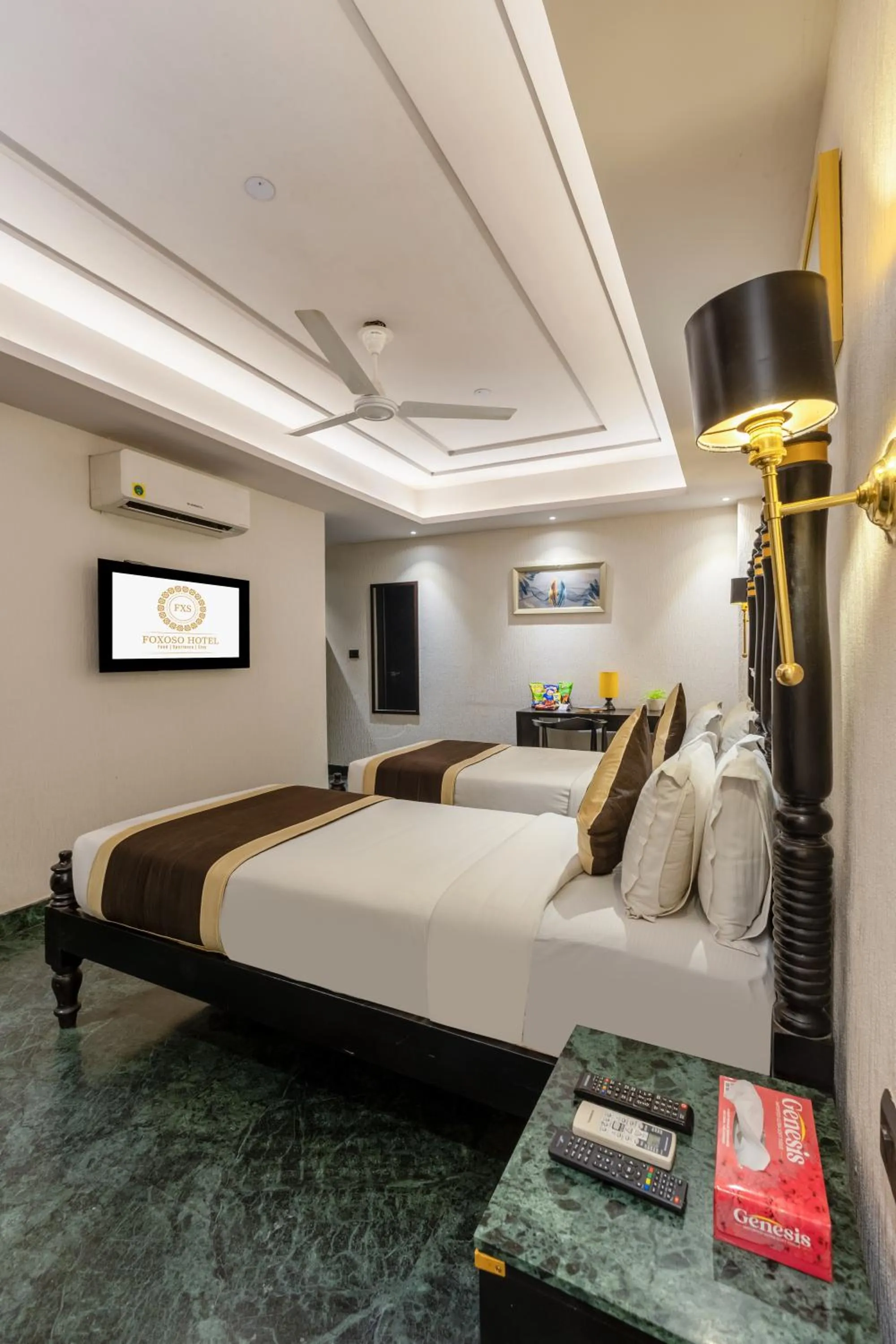 Bedroom, Bed in Foxoso Hotel Delhi Airport