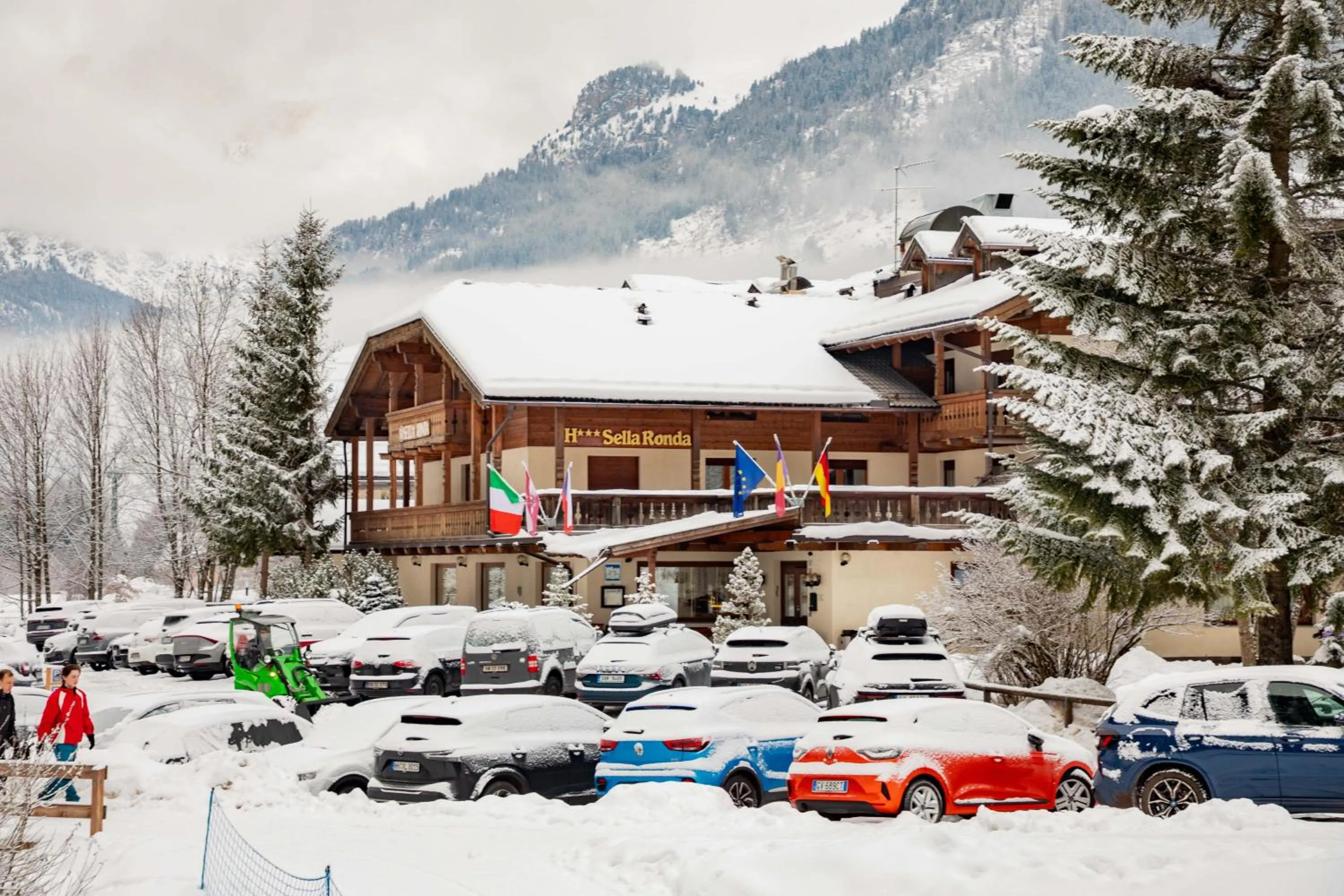 Property building in Hotel Sella Ronda Serenella - A 50 mt dalle piste da sci