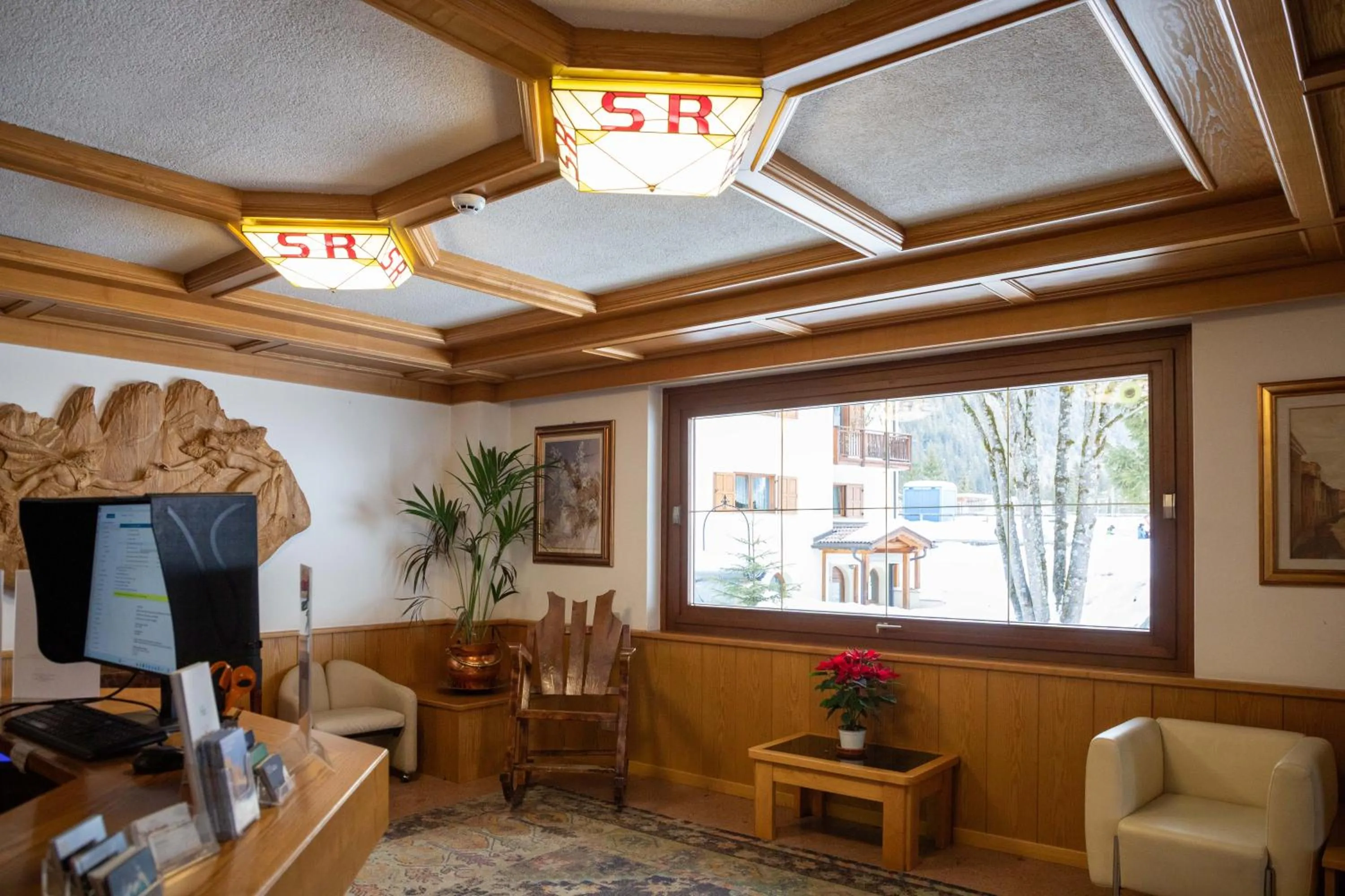 Lobby or reception in Hotel Sella Ronda Serenella - A 50 mt dalle piste da sci